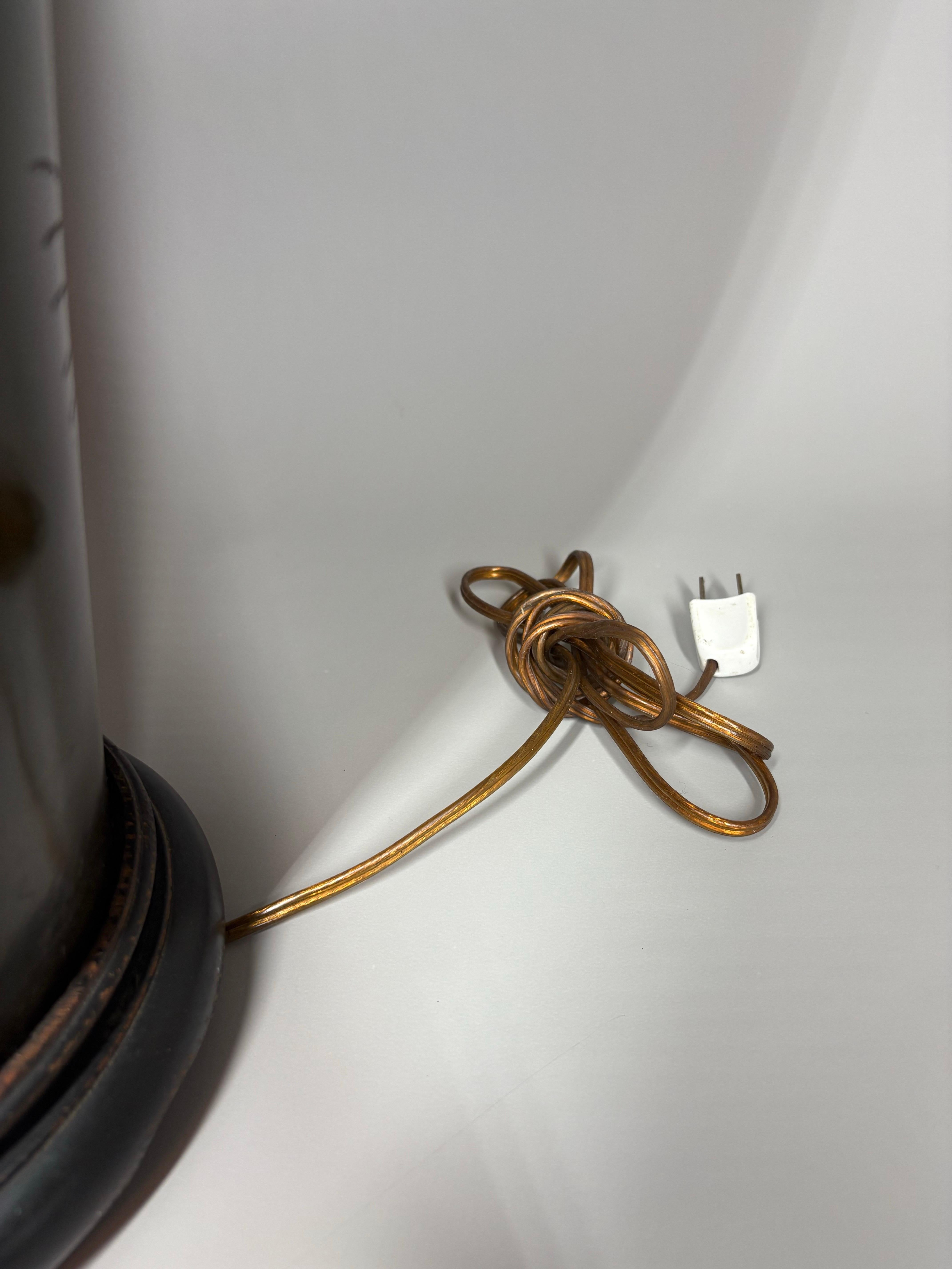 Vase / lampe japonais en bronze massif de l'ère Meiji (1868-1912) avec motif d'aigle en vente 11