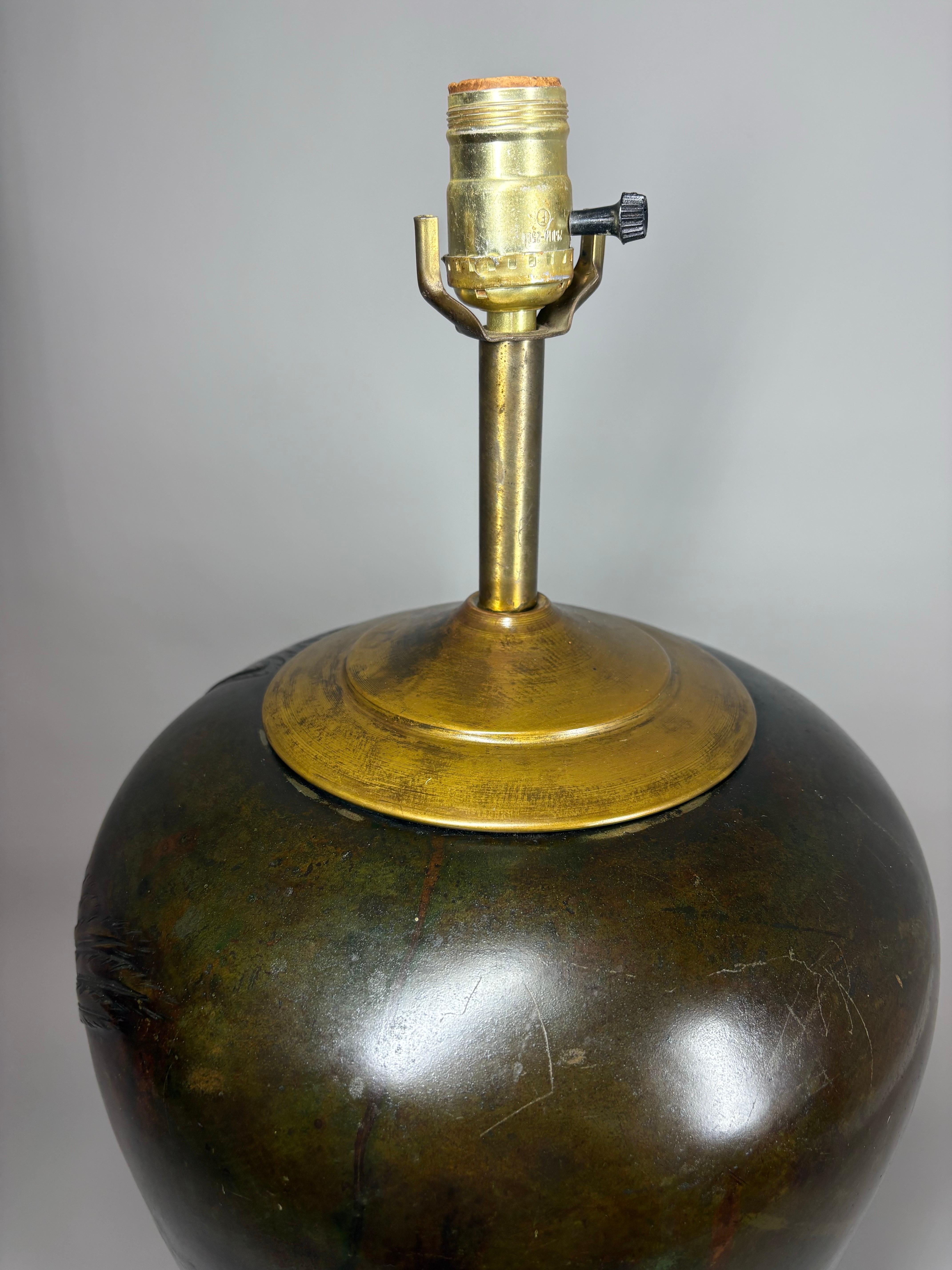 Vase / lampe japonais en bronze massif de l'ère Meiji (1868-1912) avec motif d'aigle en vente 12