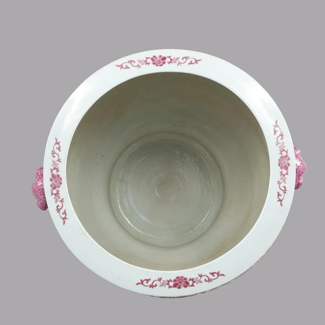 Porcelaine Paire de jardinières chinoises en porcelaine représentant des dragons roses et blancs, République en vente