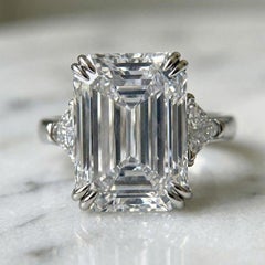 Ein Meisterwerk der Seltenheit und Ausstrahlung 15 Karat lupenreiner Diamantring im Smaragdschliff