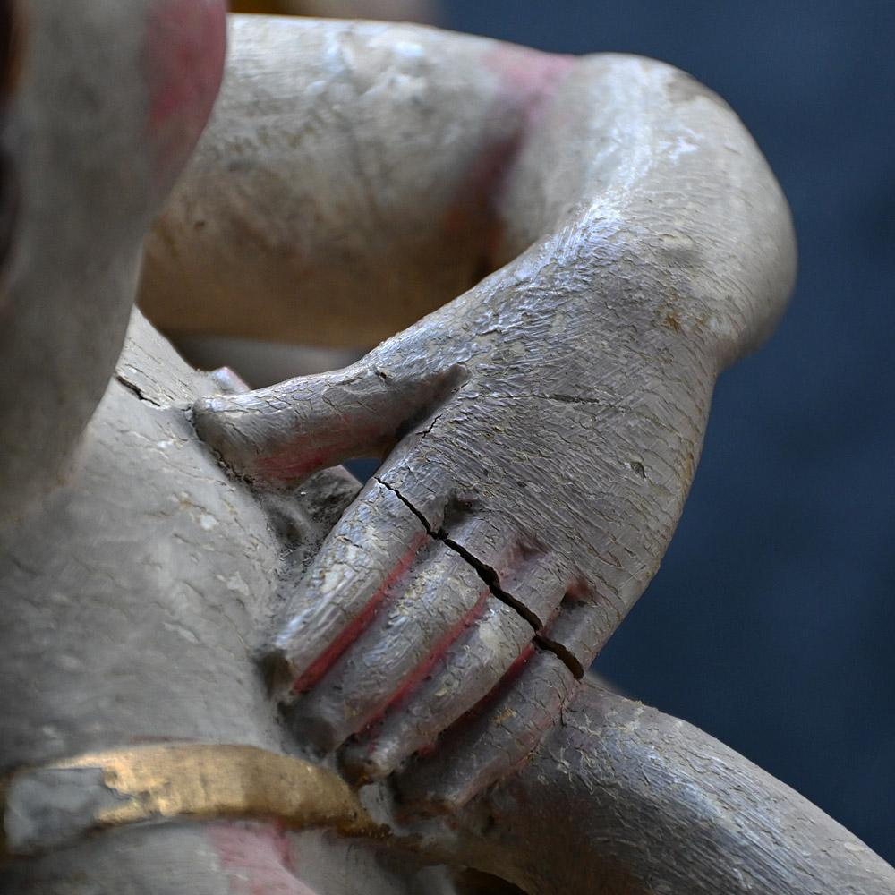 Sculpté à la main Paire d'autels italiens du 19e siècle, avec des anges amoureux. en vente