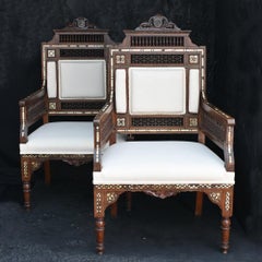 Paire de chaises syriennes mauresques du début du 20e siècle assorties