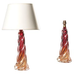 Ein zusammengehöriges Paar roter Murano-Glas-Spiral-Tischlampen