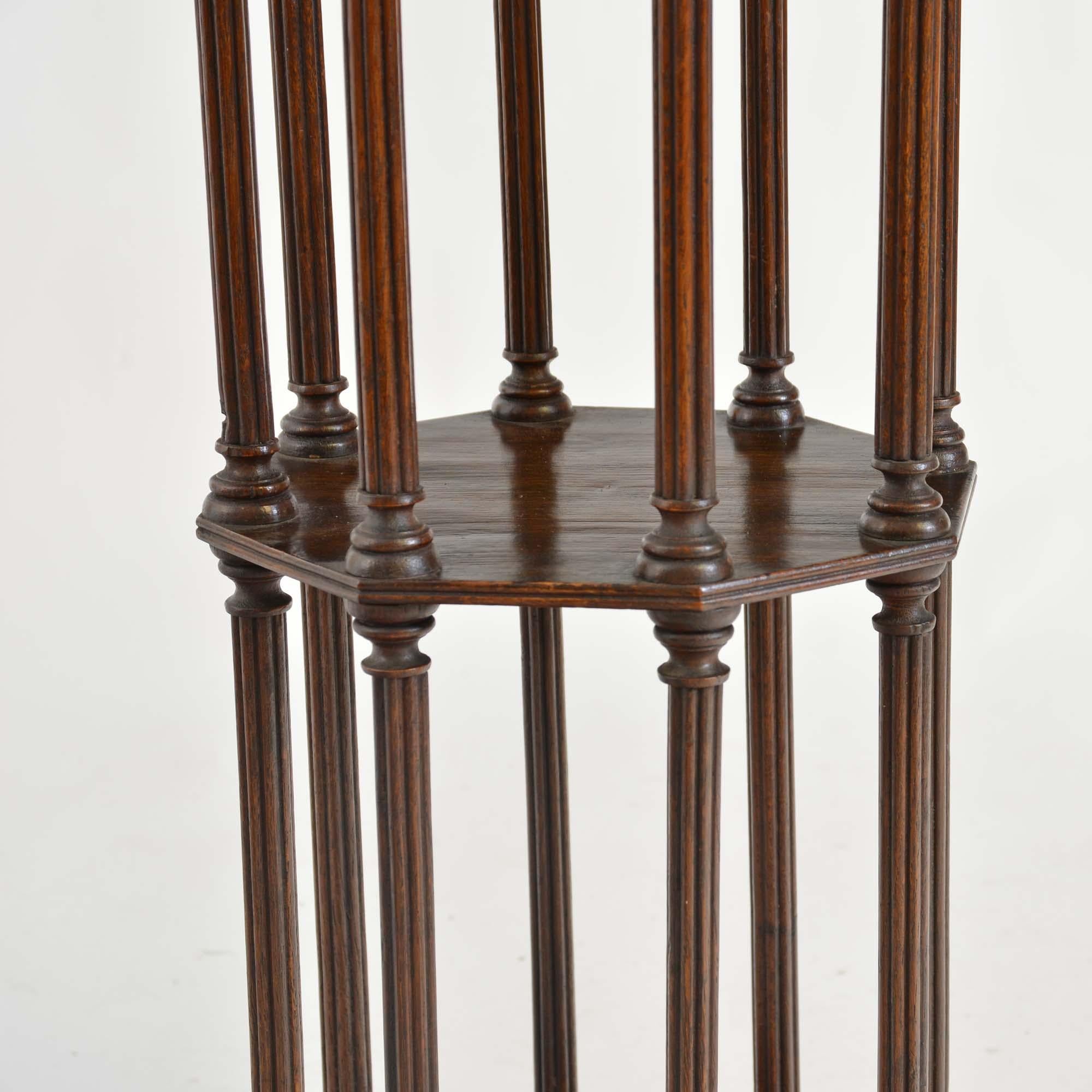 Coppia di tavolini ottagonali in quercia di epoca Regency, etagere o tavolini in vendita 2