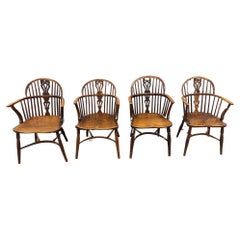 Passender Satz von vier Windsor-Stühlen aus Eibenholz mit niedriger Rückenlehne 