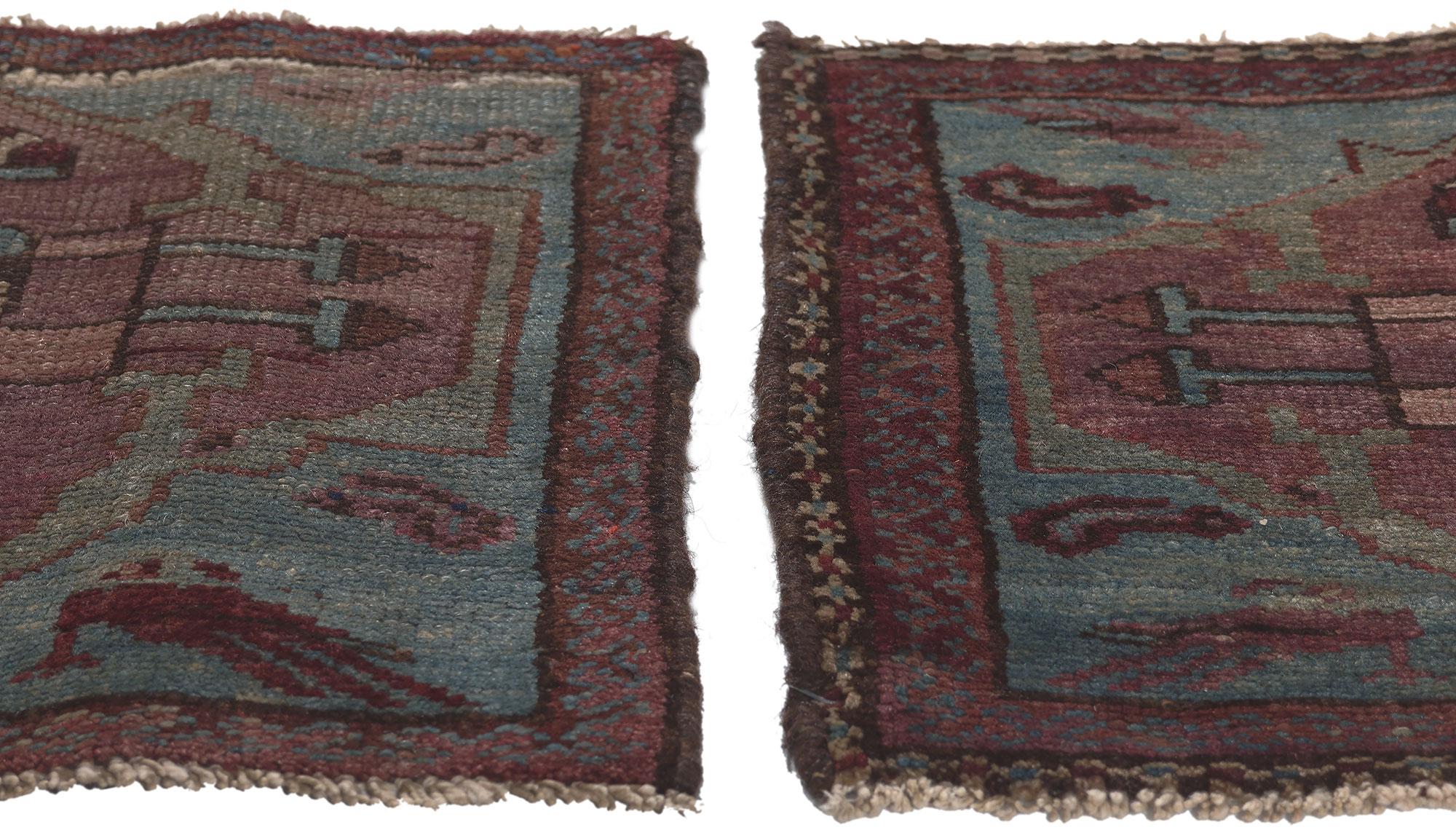 Paire assortie de petits tapis persans anciens Malayer en vente 1