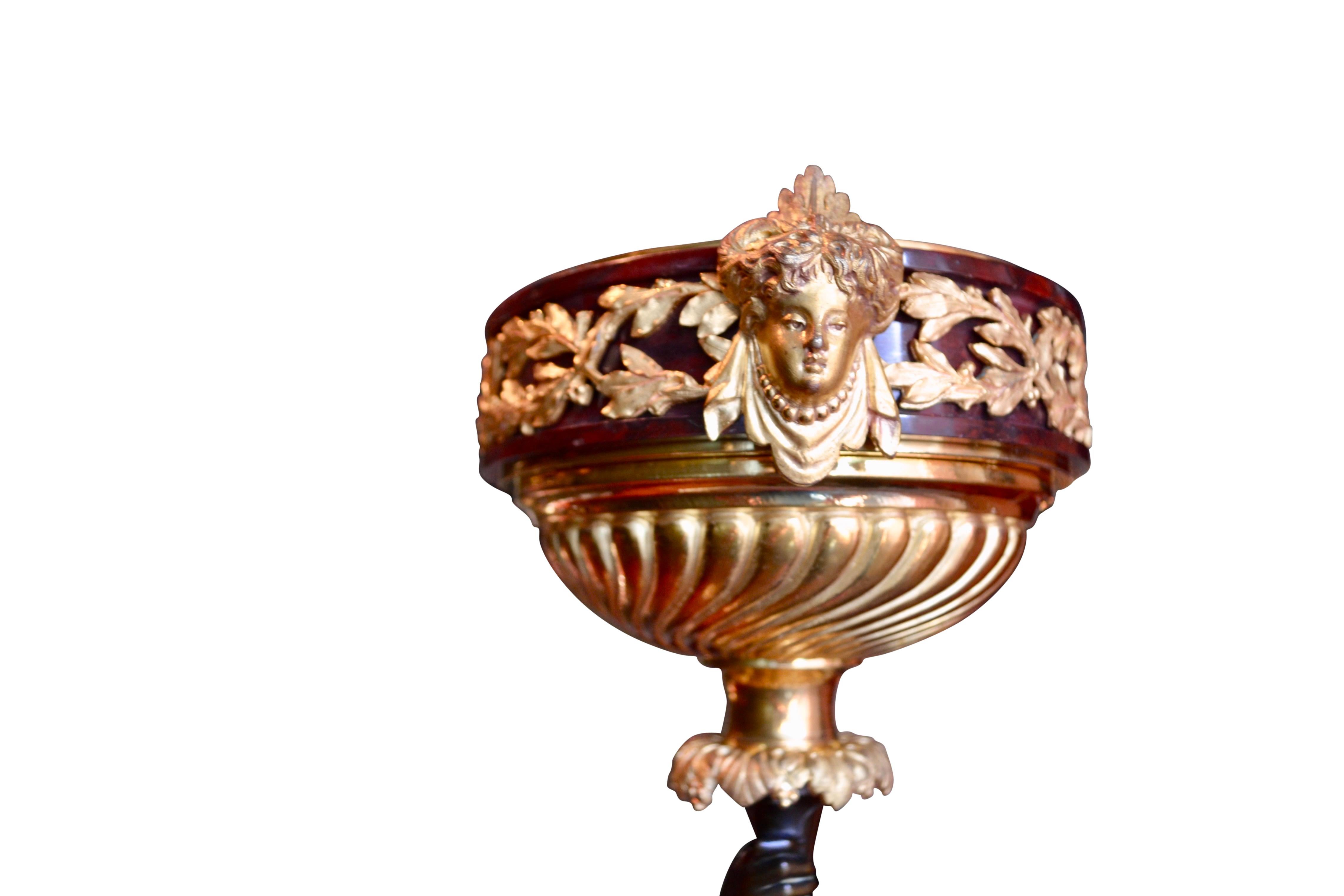  Lampe à l'huile représentant une statue en bronze de Mathurin Moreau  a Nymphe et Putto   en vente 5