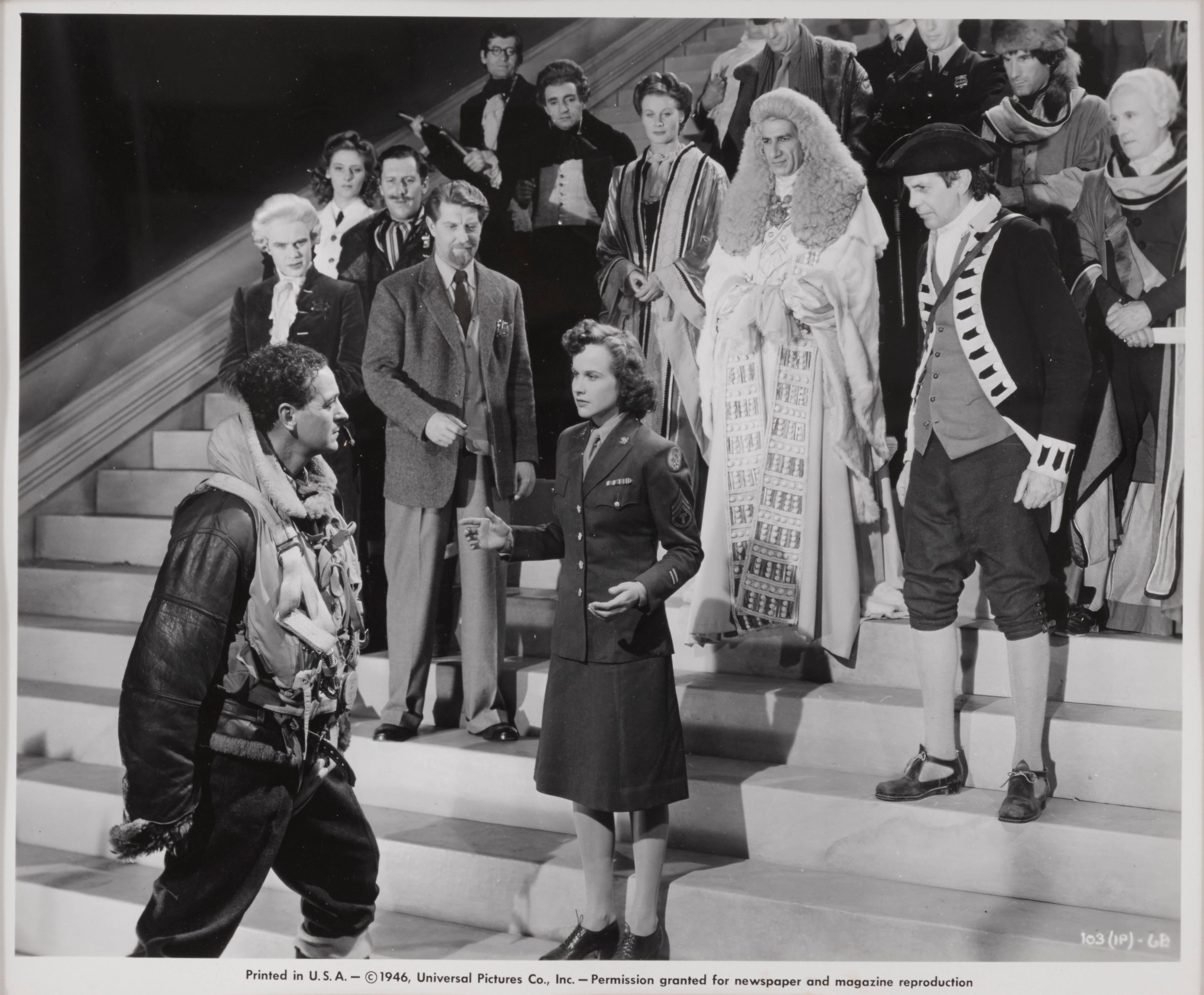 Photo de production originale du drame de 1946, comédie musicale avec David Niven, Kim Hunter et Ramond Massey.
Ce film a été réalisé par Michael Powell et Emeric Pressburger.
Cette œuvre est encadrée dans un cadre en bois de Sapele avec des