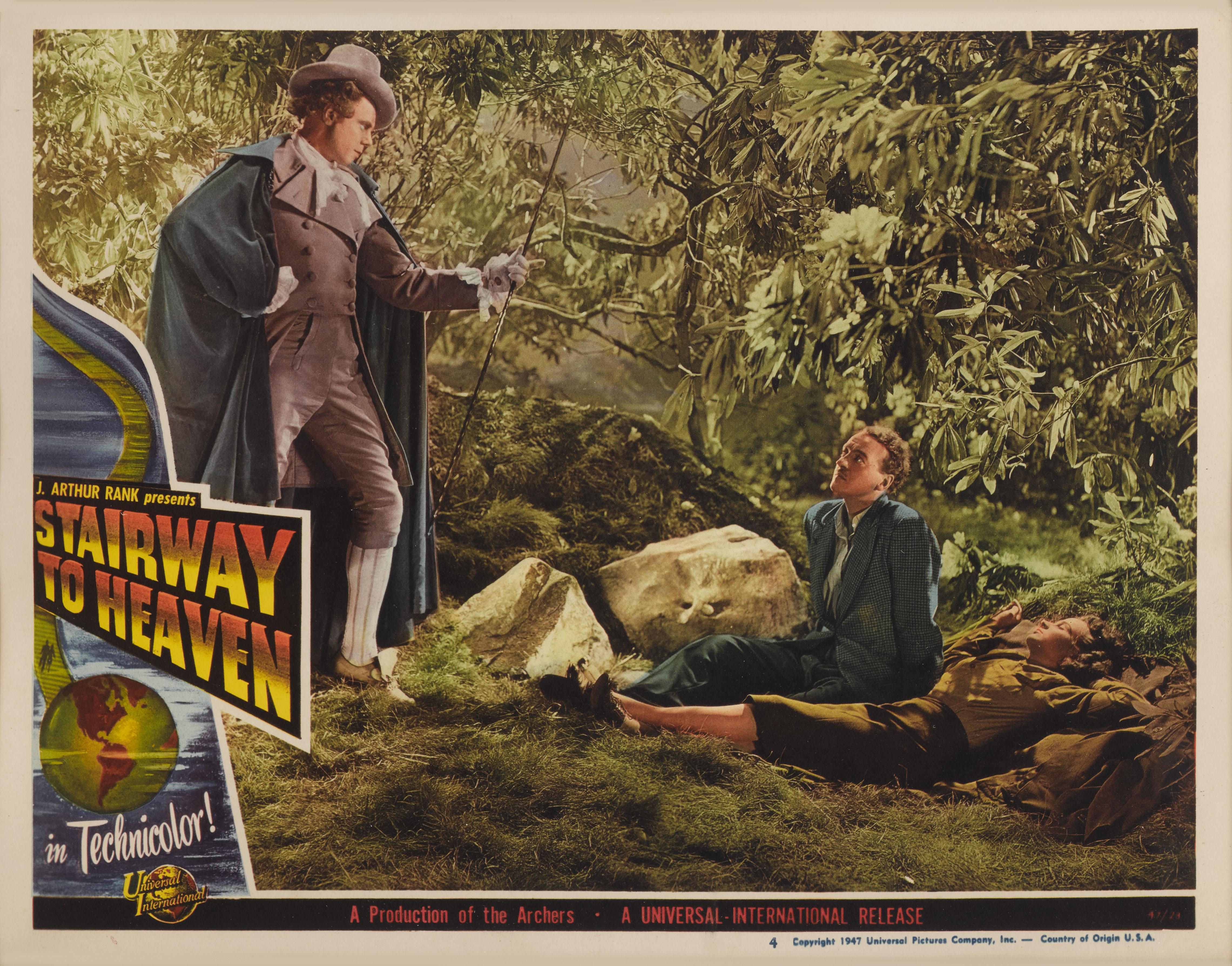 Carte de lobby américaine originale du drame de 1946, romance avec David Niven, Kim Hunter et Ramond Massey.
Ce film a été réalisé par Michael Powell et Emeric Pressburger.
Cette œuvre est encadrée dans un cadre en bois de Sapele avec des supports
