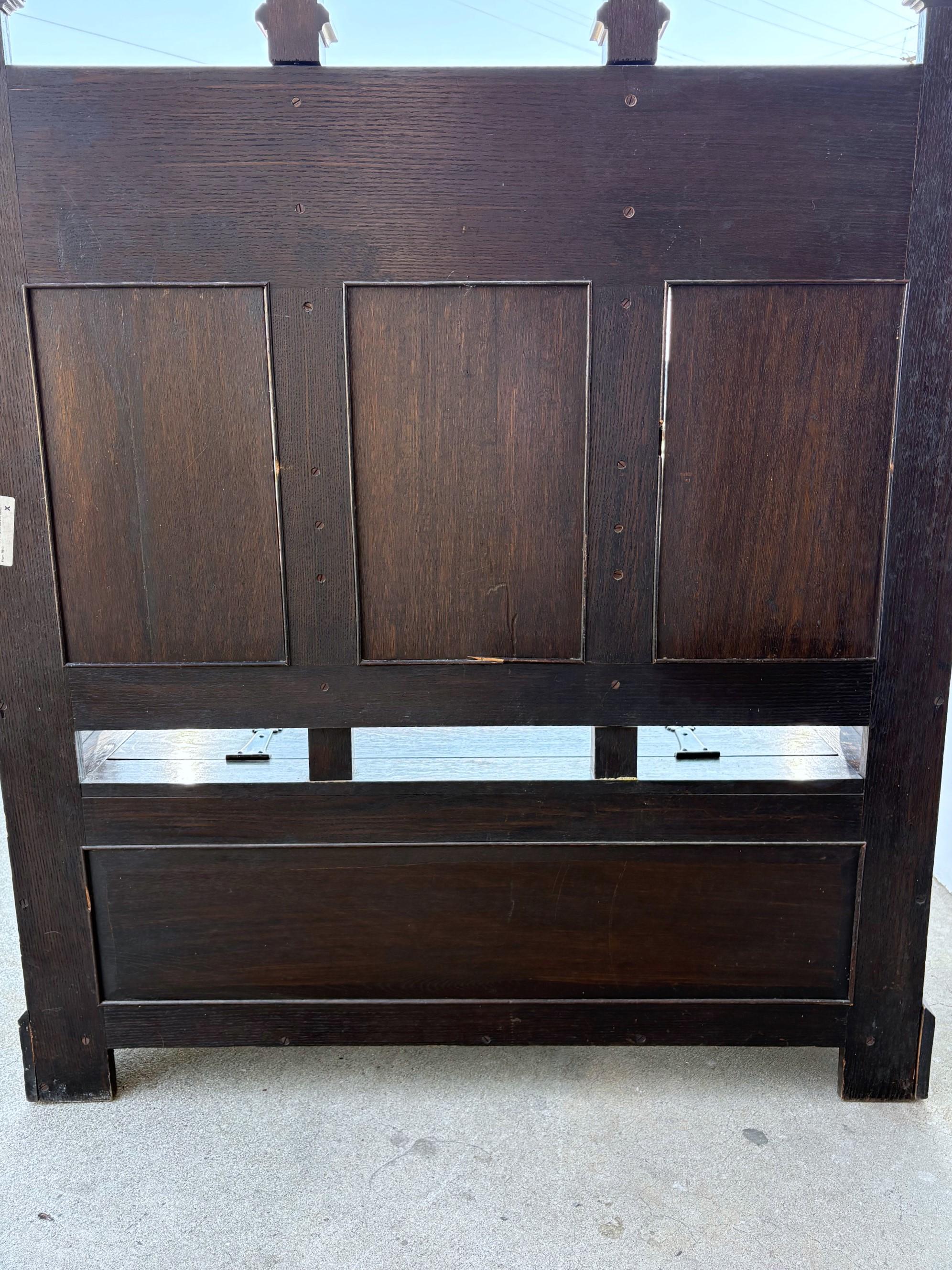 A Medievel Style Gothic Bench In Good Condition For Sale In Pomona, CA