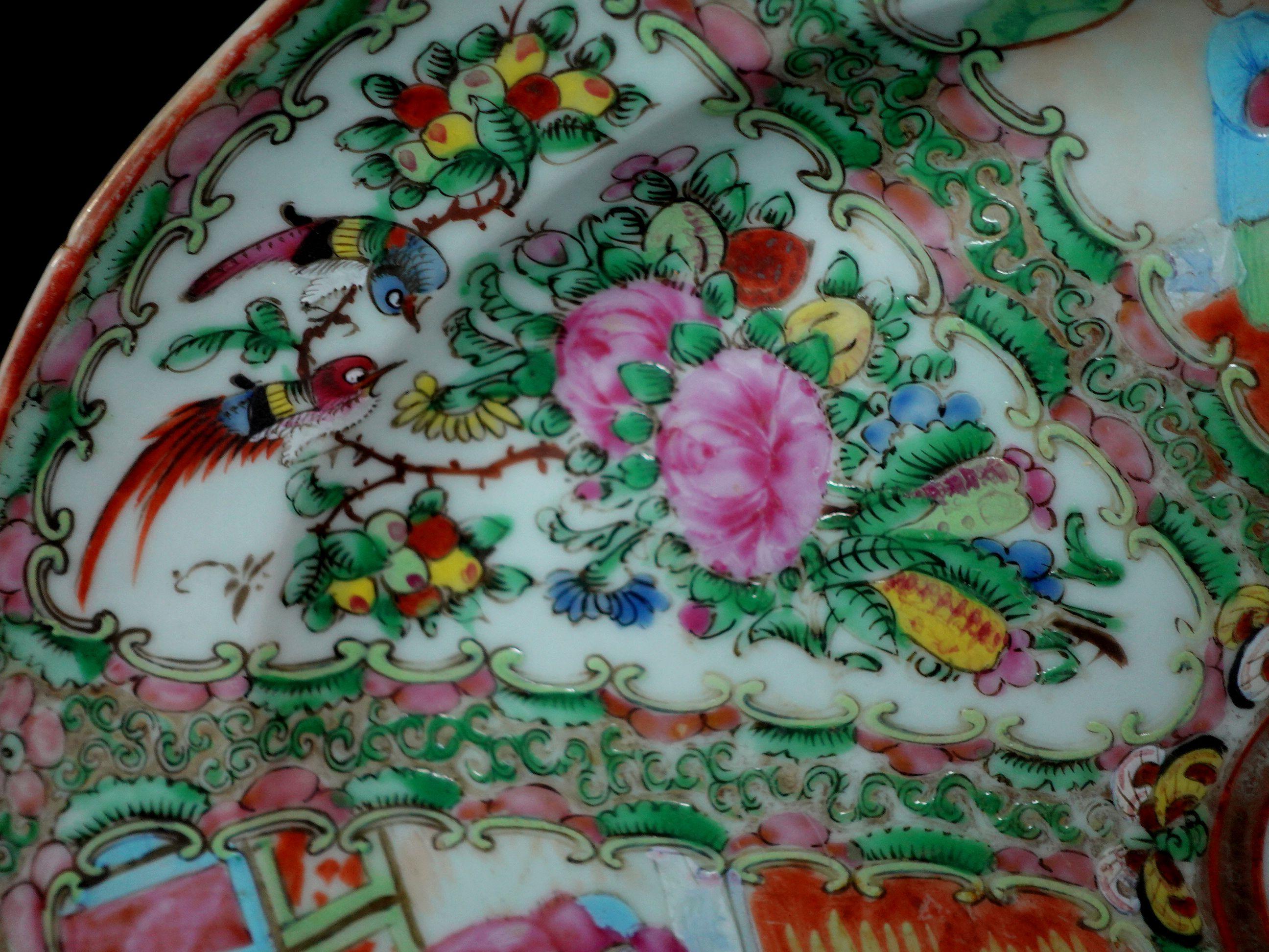 Medium Size Chinese Rose Medallion Porcelain Plater, Ric 058 3