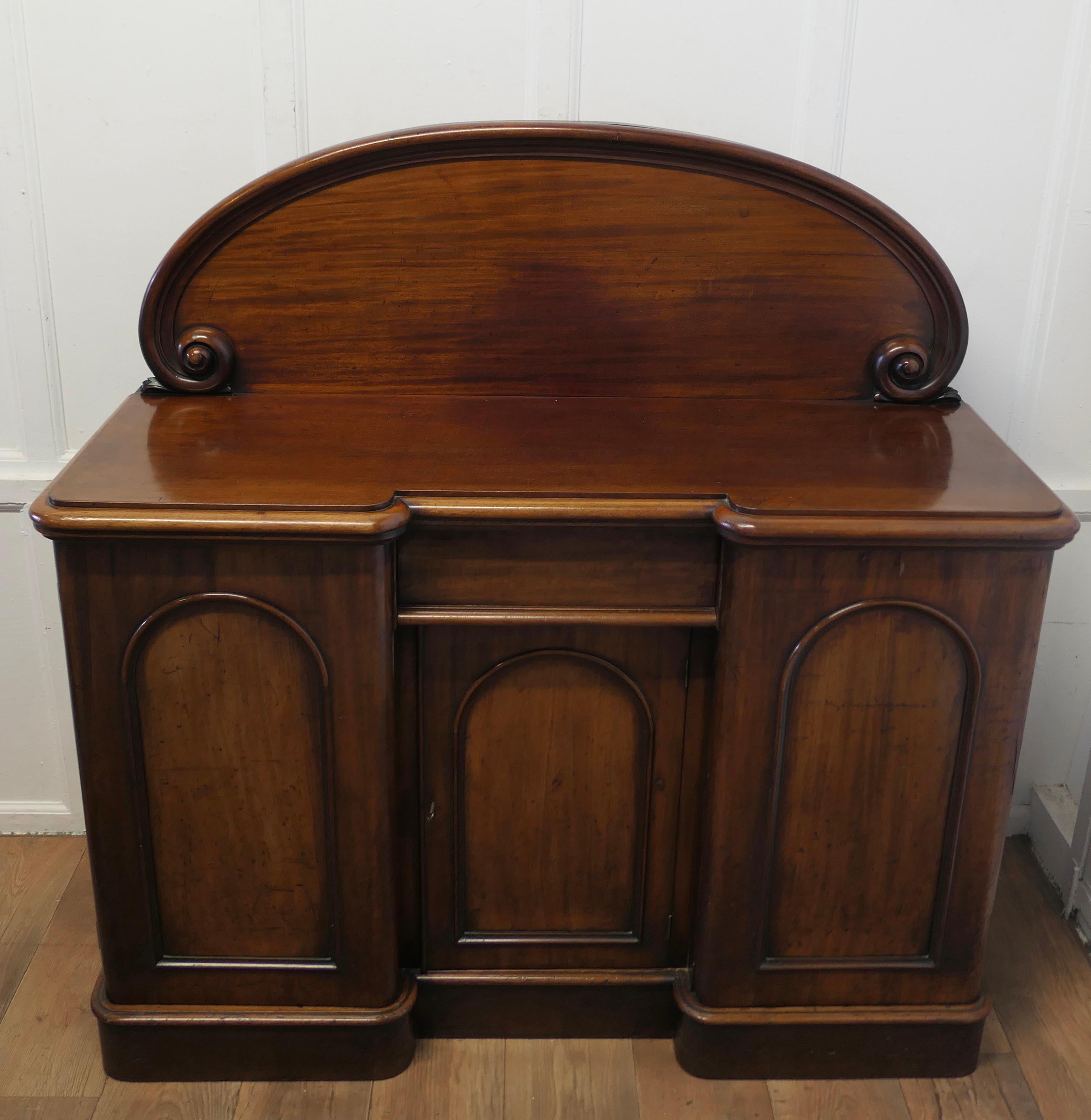 A Medium Size Victorian Sideboard or Chiffonier    In Good Condition For Sale In Chillerton, Isle of Wight