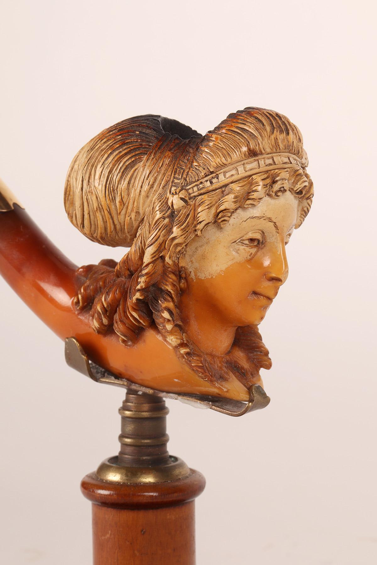 Gold A meershaum pipe: a woman's head with with flower in hairstyle, Vienna 1890 For Sale