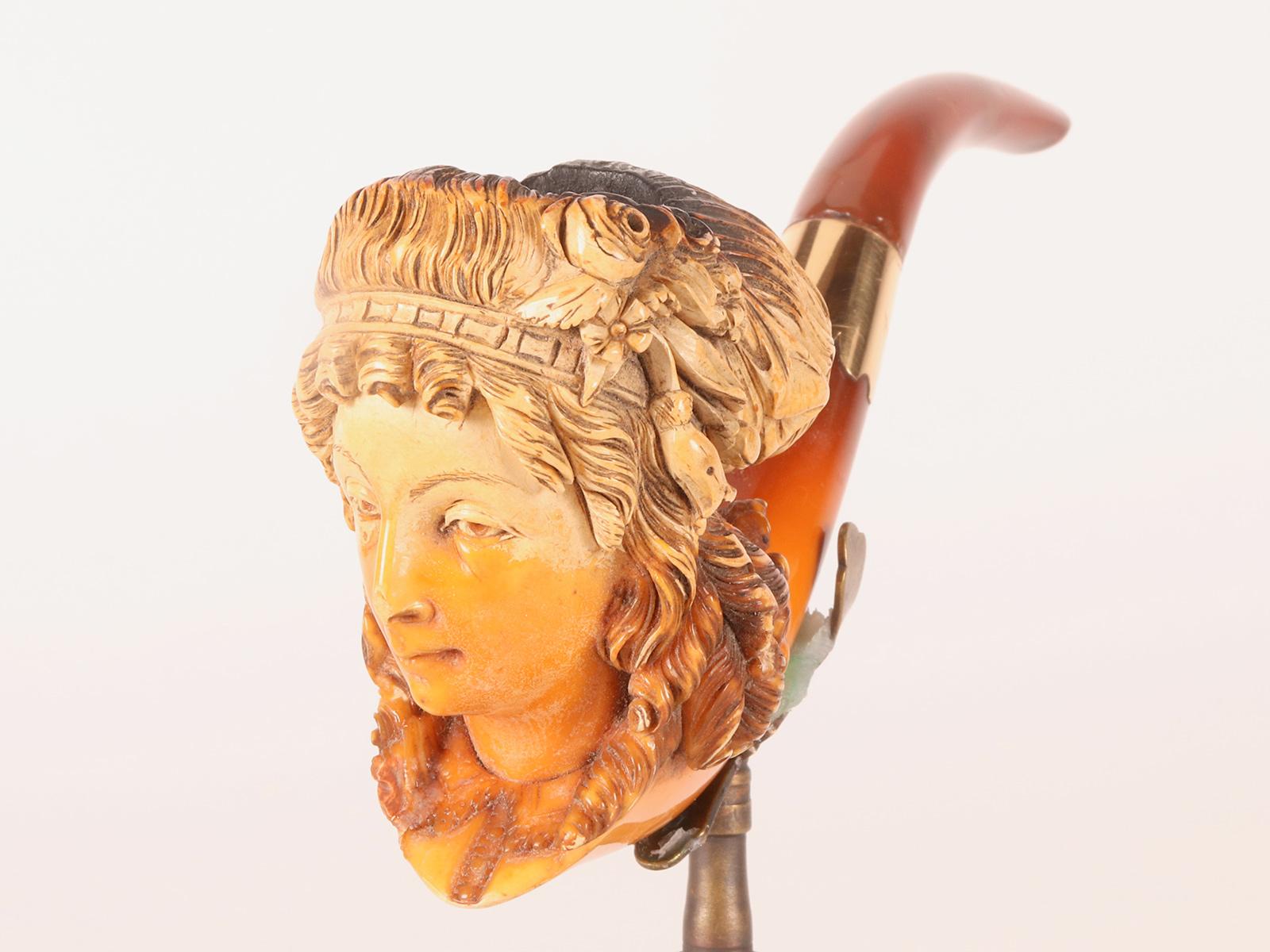 pipe en écume de mer : tête de femme avec une fleur dans le style des cheveux, Vienne 1890 en vente 1