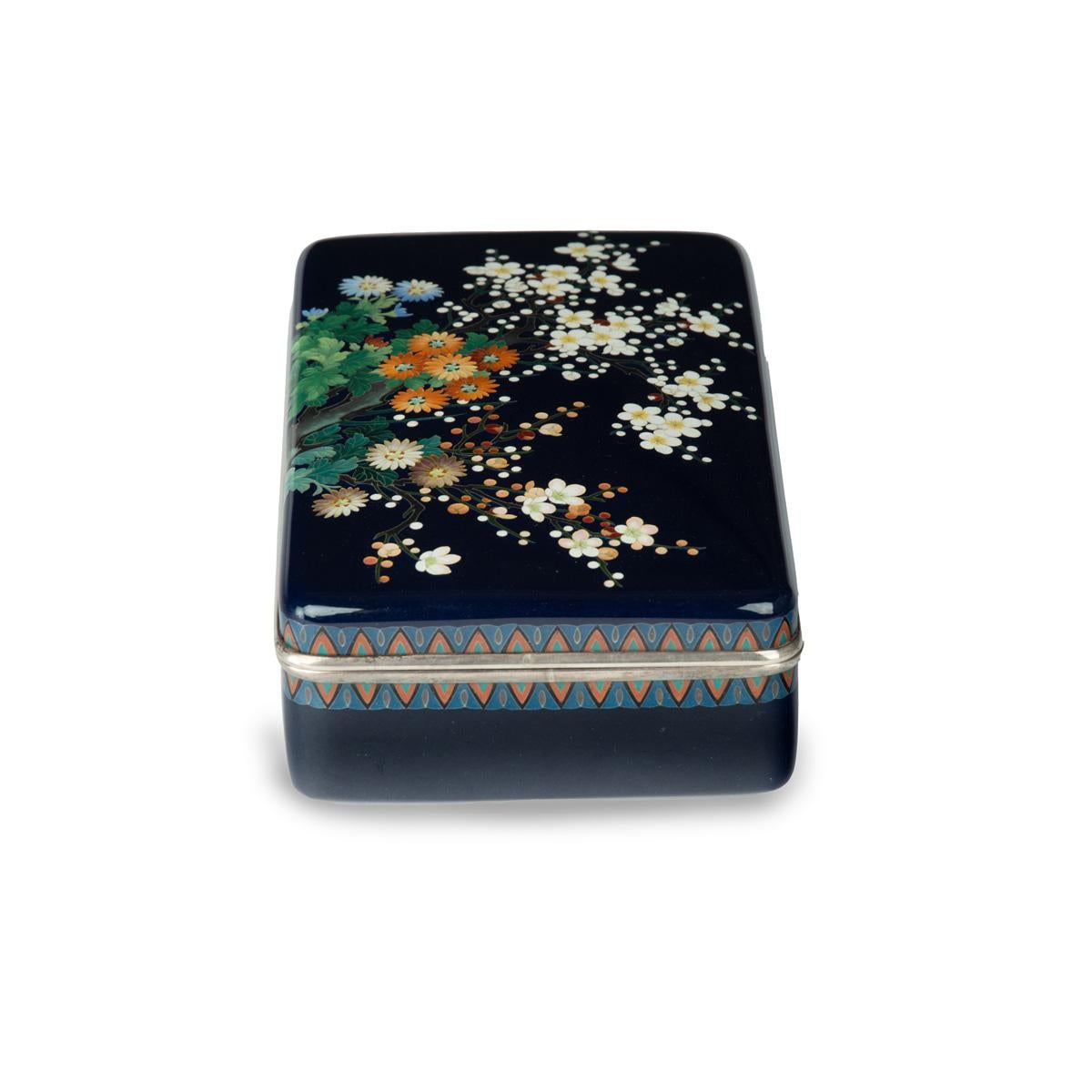 A Meiji period cloisonné box and cover, Ando Company In Good Condition For Sale In Lymington, Hampshire