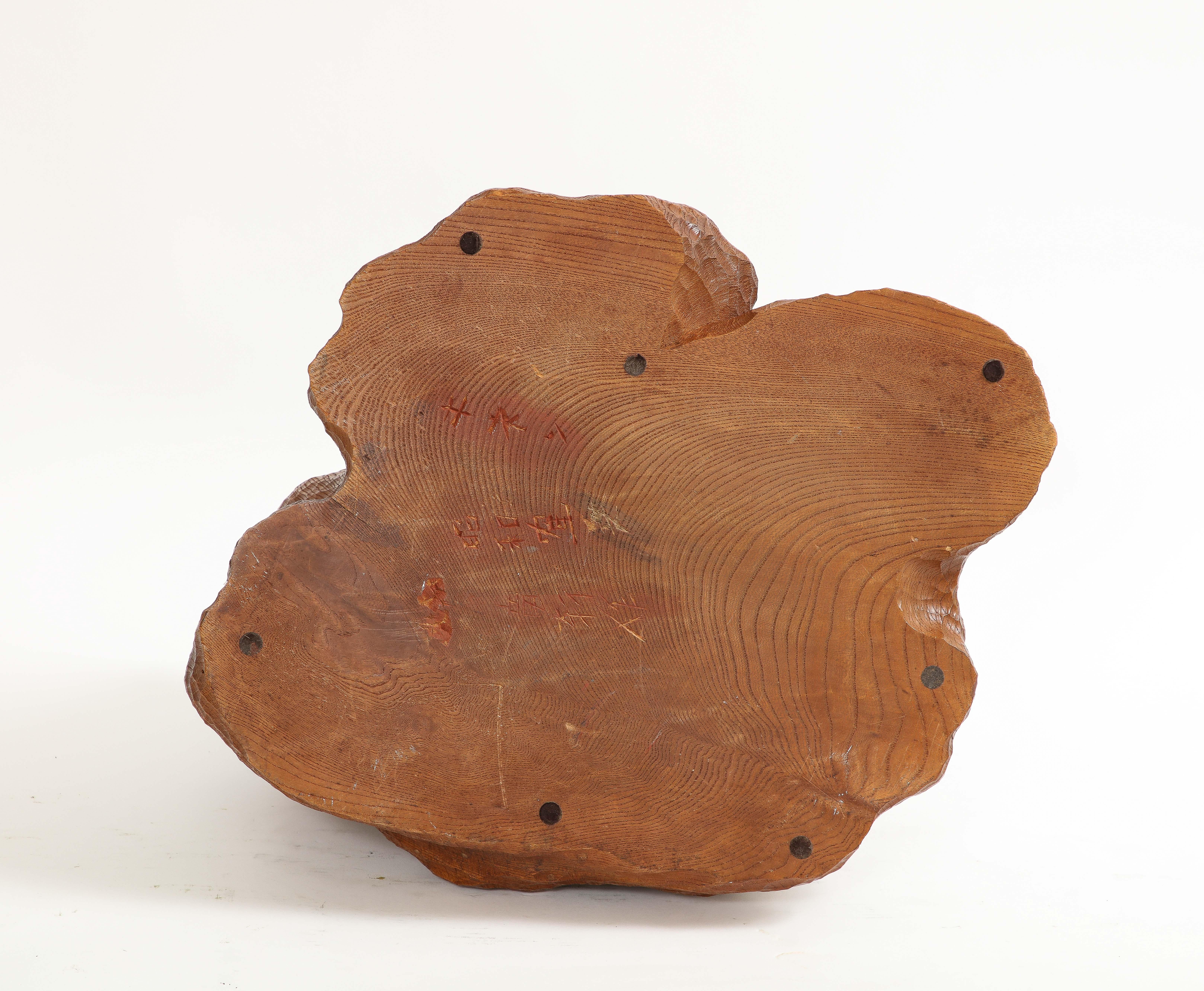 Escultura japonesa de tortuga o galápago tallada a mano en madera, del periodo Meiji, firmada en venta 10