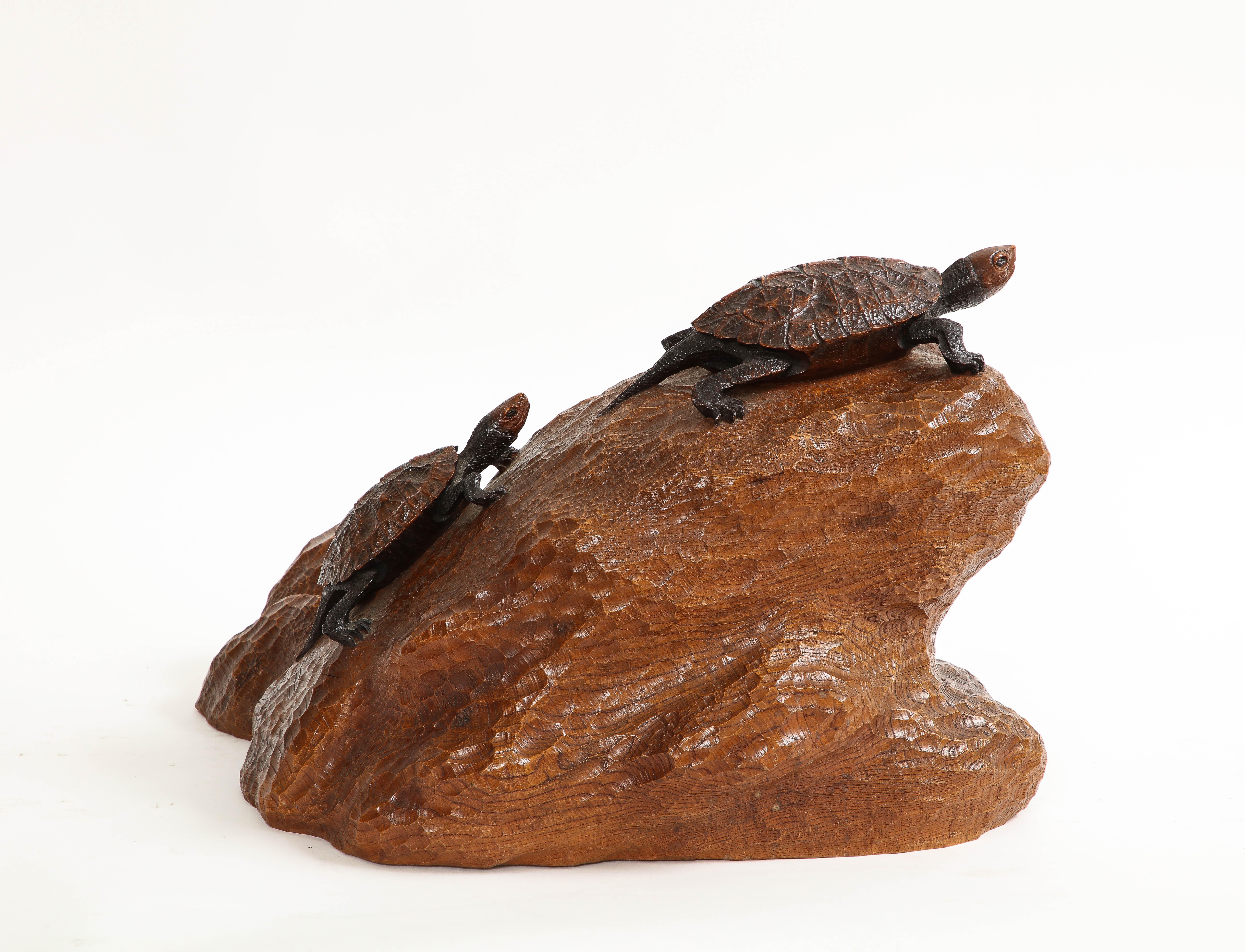 Escultura japonesa de tortuga o galápago tallada a mano en madera, del periodo Meiji, firmada en venta 1