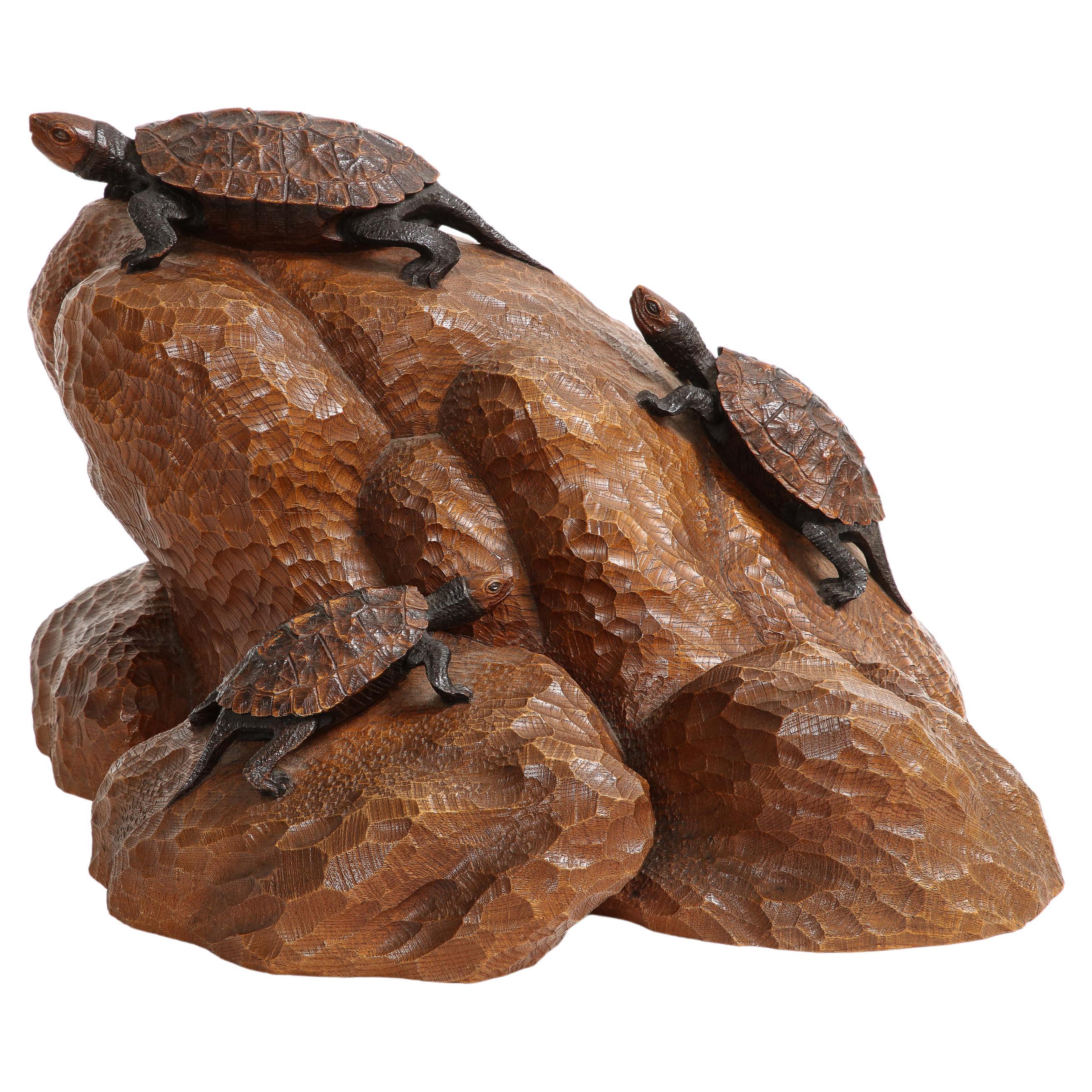 Japanische handgeschnitzte Schildkröten- oder Schildpatt-Skulptur aus Holz aus der Meiji-Periode, signiert