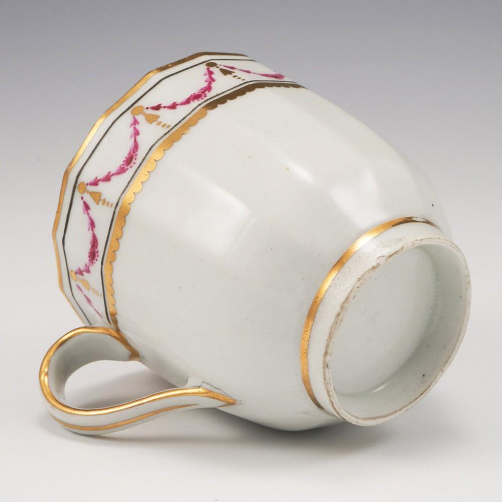 Porzellan-Teekanne und Untertasse und Kaffeebecher aus der Meissener gepunkteten Zeit, 1763 - 1774 im Angebot 6