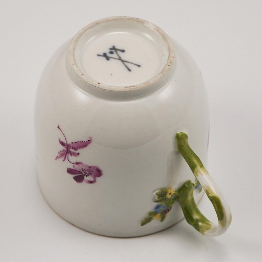 Tasse à thé, soucoupe et tasse à café en porcelaine de la période Meissen Dot, 1763 - 1774 en vente 6