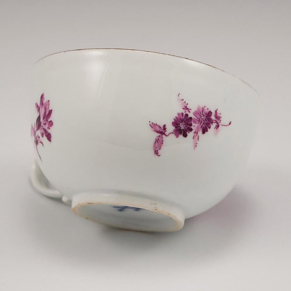Tasse à thé, soucoupe et tasse à café en porcelaine de la période Meissen Dot, 1763 - 1774 en vente 9