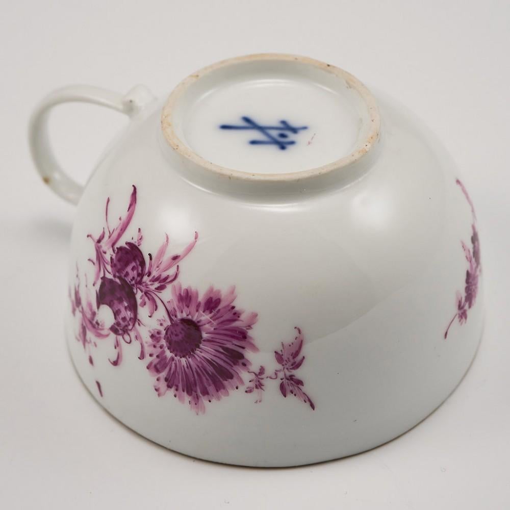 Tasse à thé, soucoupe et tasse à café en porcelaine de la période Meissen Dot, 1763 - 1774 en vente 10