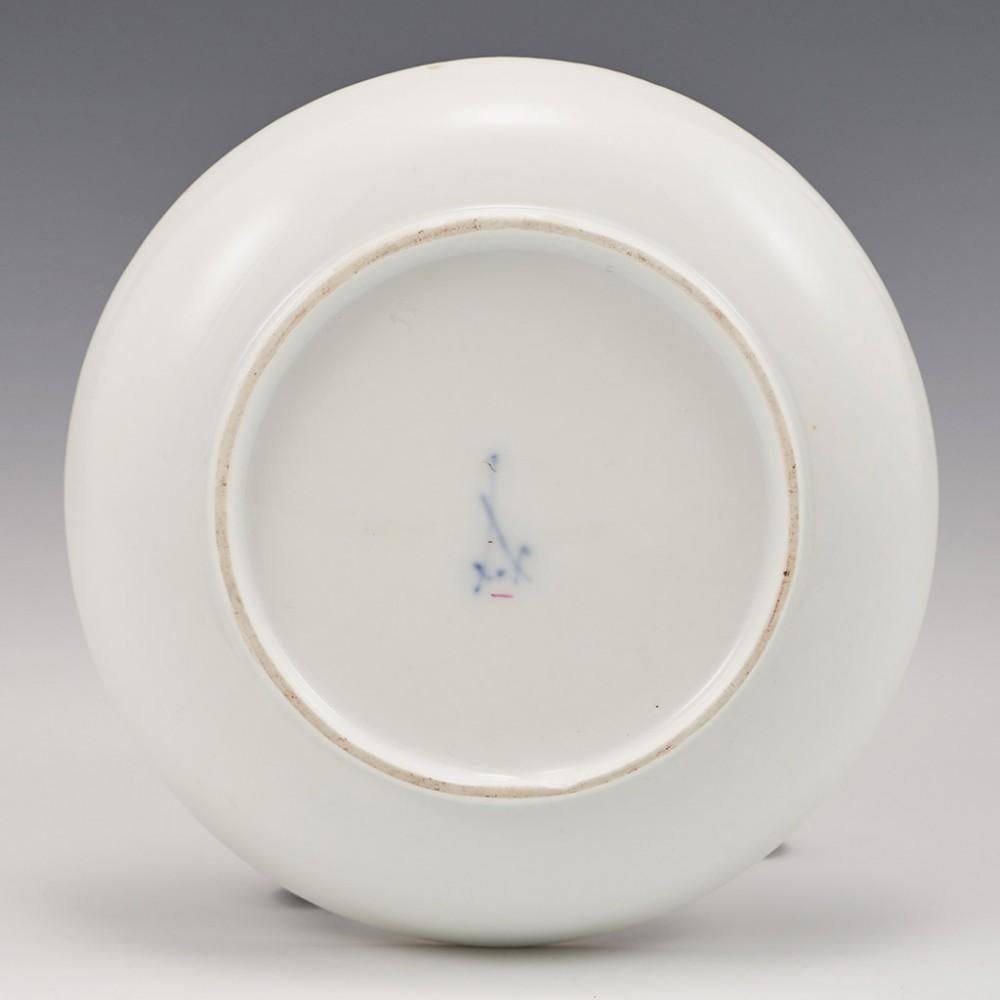 Tasse à thé, soucoupe et tasse à café en porcelaine de la période Meissen Dot, 1763 - 1774 Bon état - En vente à Tunbridge Wells, GB