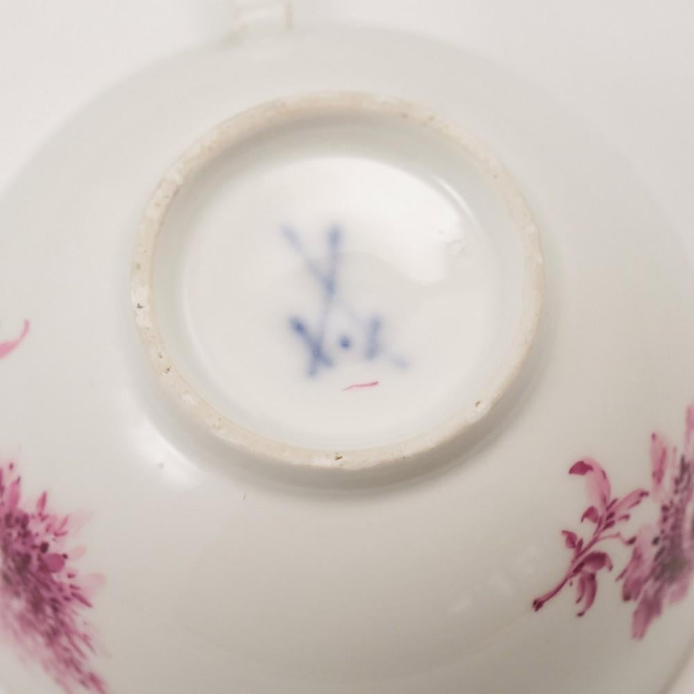 Meissen Dot Period Porcelain Tea Cup and Saucer, circa 1770 11