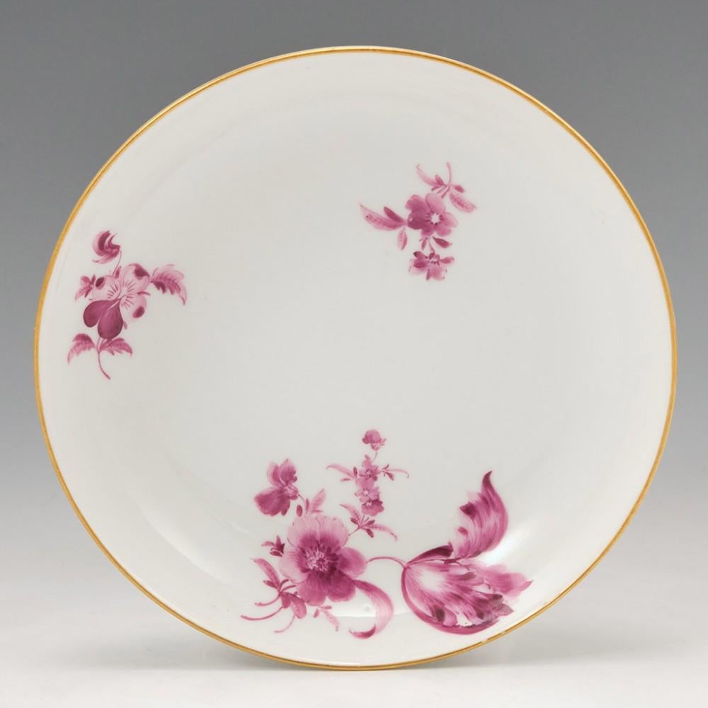Meissen Dot Period Porcelain Tea Cup and Saucer, circa 1770 In Good Condition In Forest Row, East Sussex
