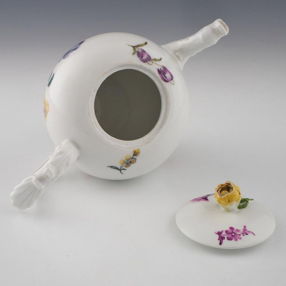 Eine Meissen Porcelain Teekanne um 1765 (Mitte des 18. Jahrhunderts)