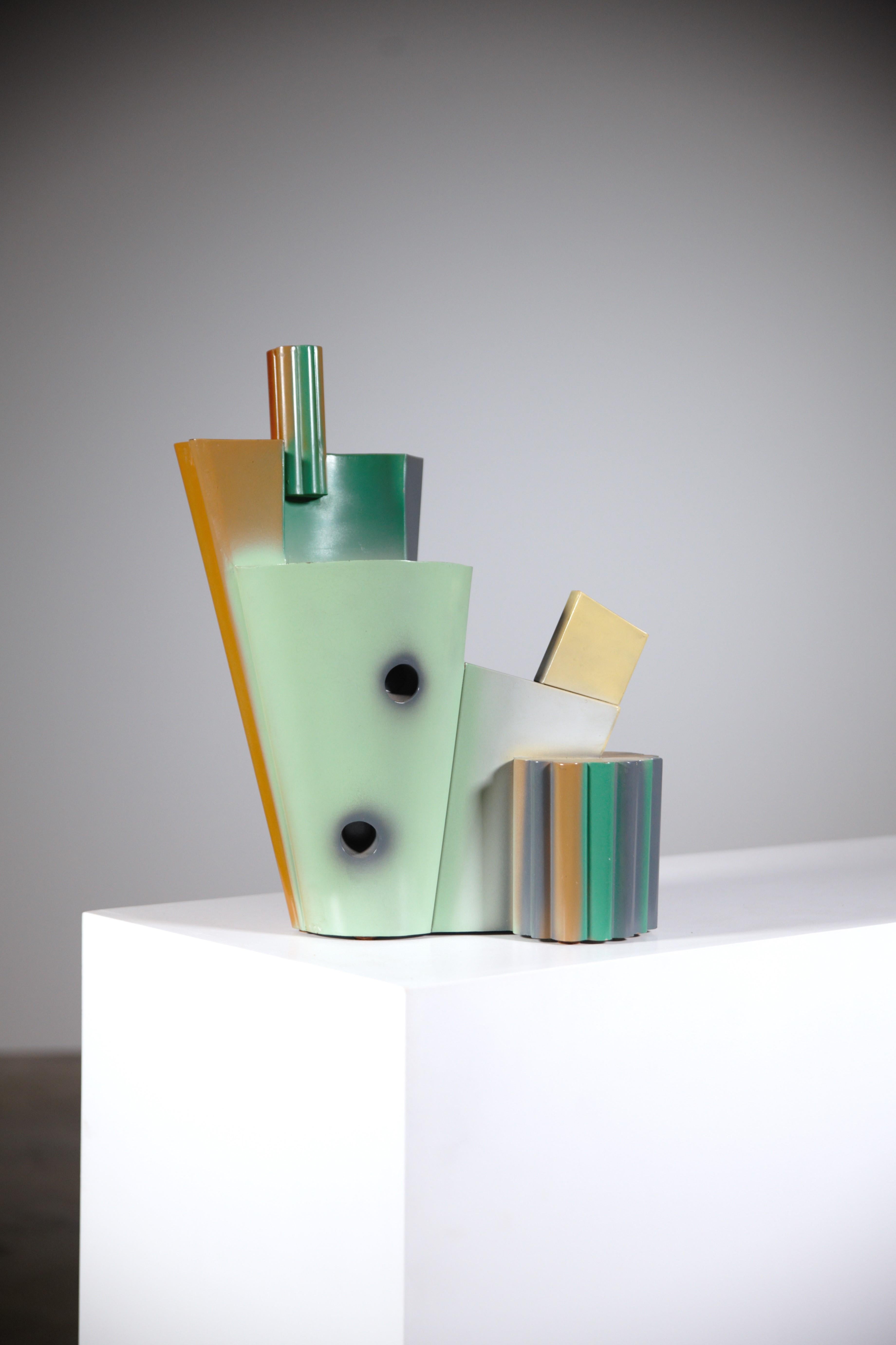Una scultura a doppio volto di Luciano Palmieri del 1987

Verniciato con aerosol.

Nome : 