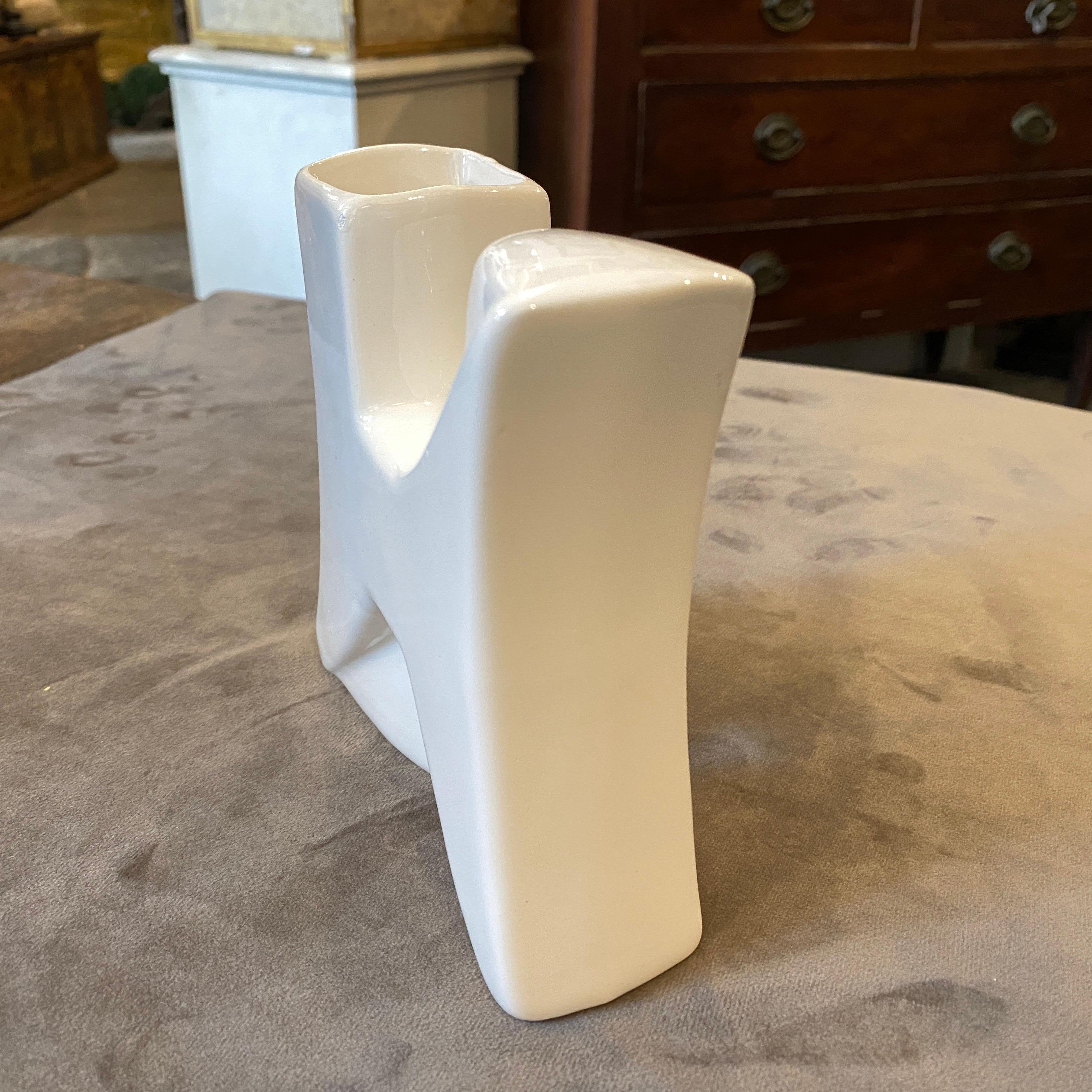 Memphis Style White Ceramic Vase by Roberto Rigon, circa 1980 In Good Condition In Aci Castello, IT