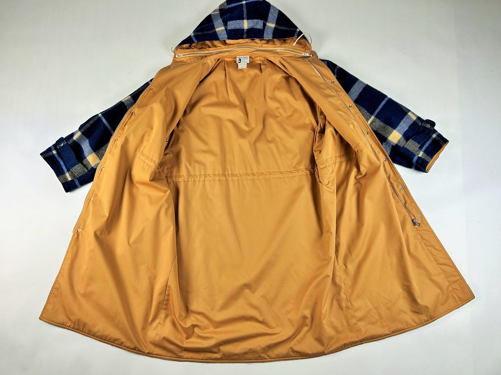 Trenchcoat aus Schottenkaro für Herren von André Courrèges - Frankreich CIRCA 2000 im Angebot 7