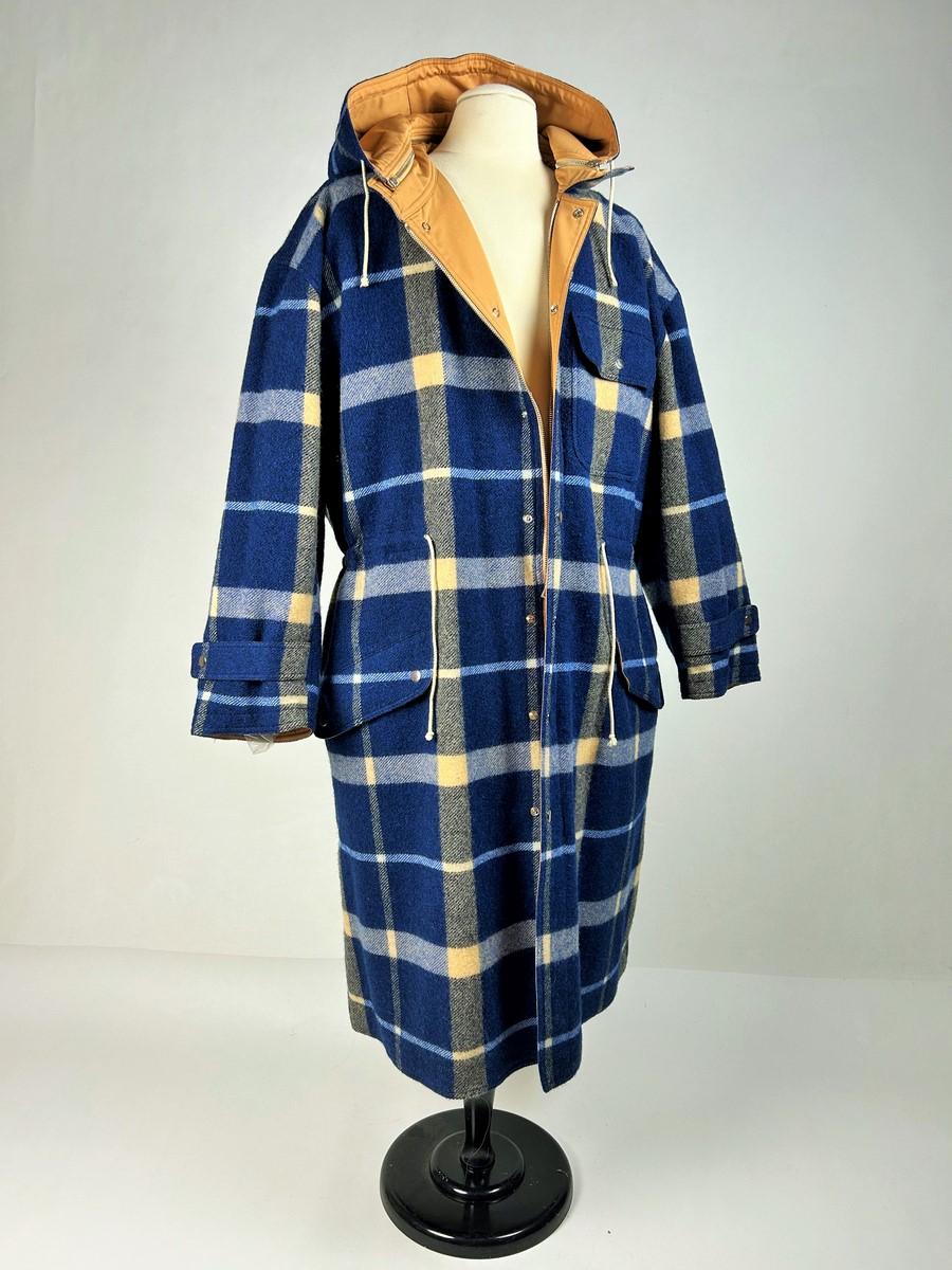 A Men's Wool Tartan Trenchcoat by André Courrèges - France Circa 2000 In Good Condition For Sale In Toulon, FR