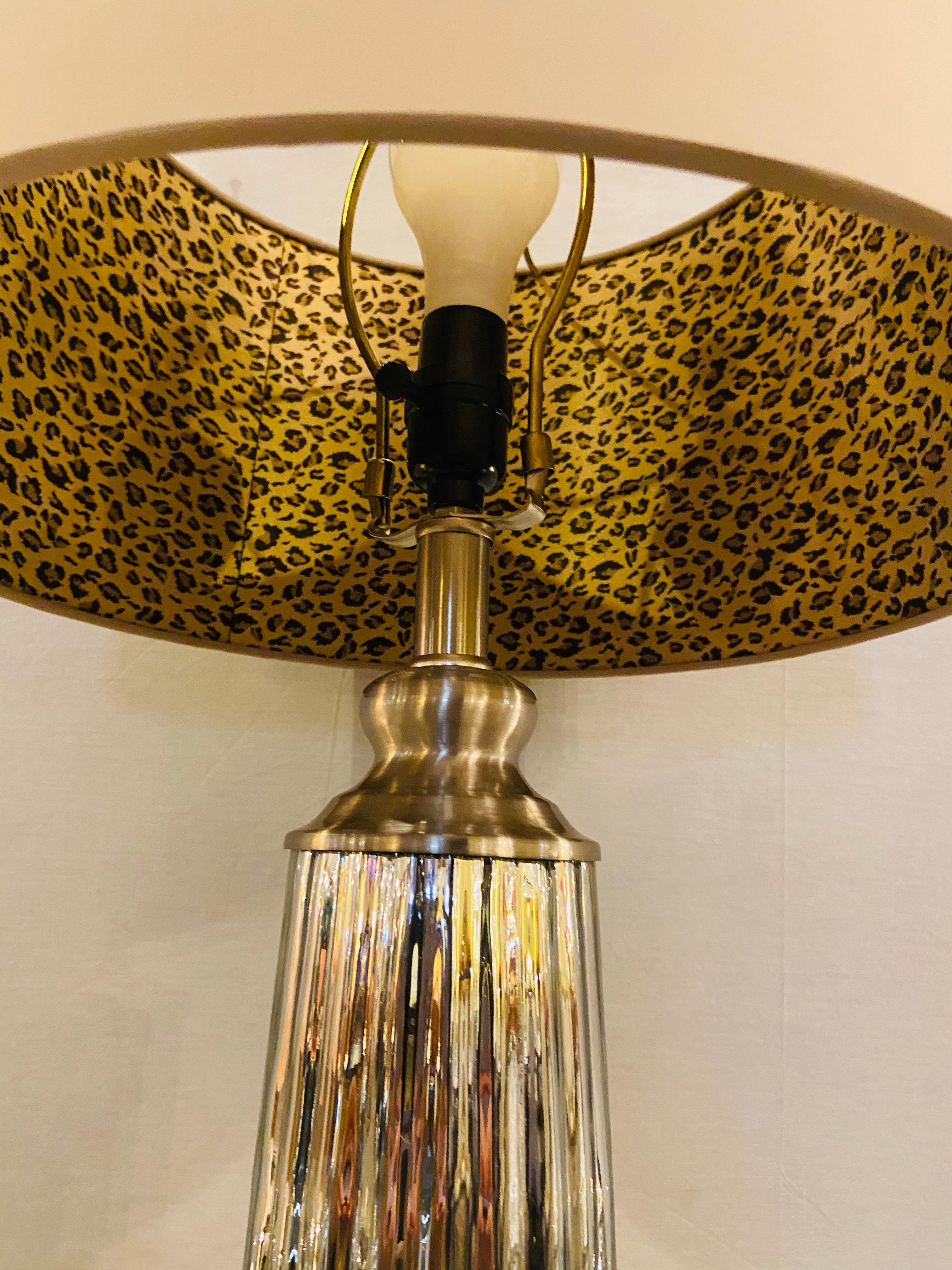 Mid Century Modern Style Table Lamp with Custom Shade In Good Condition For Sale In Plainview, NY