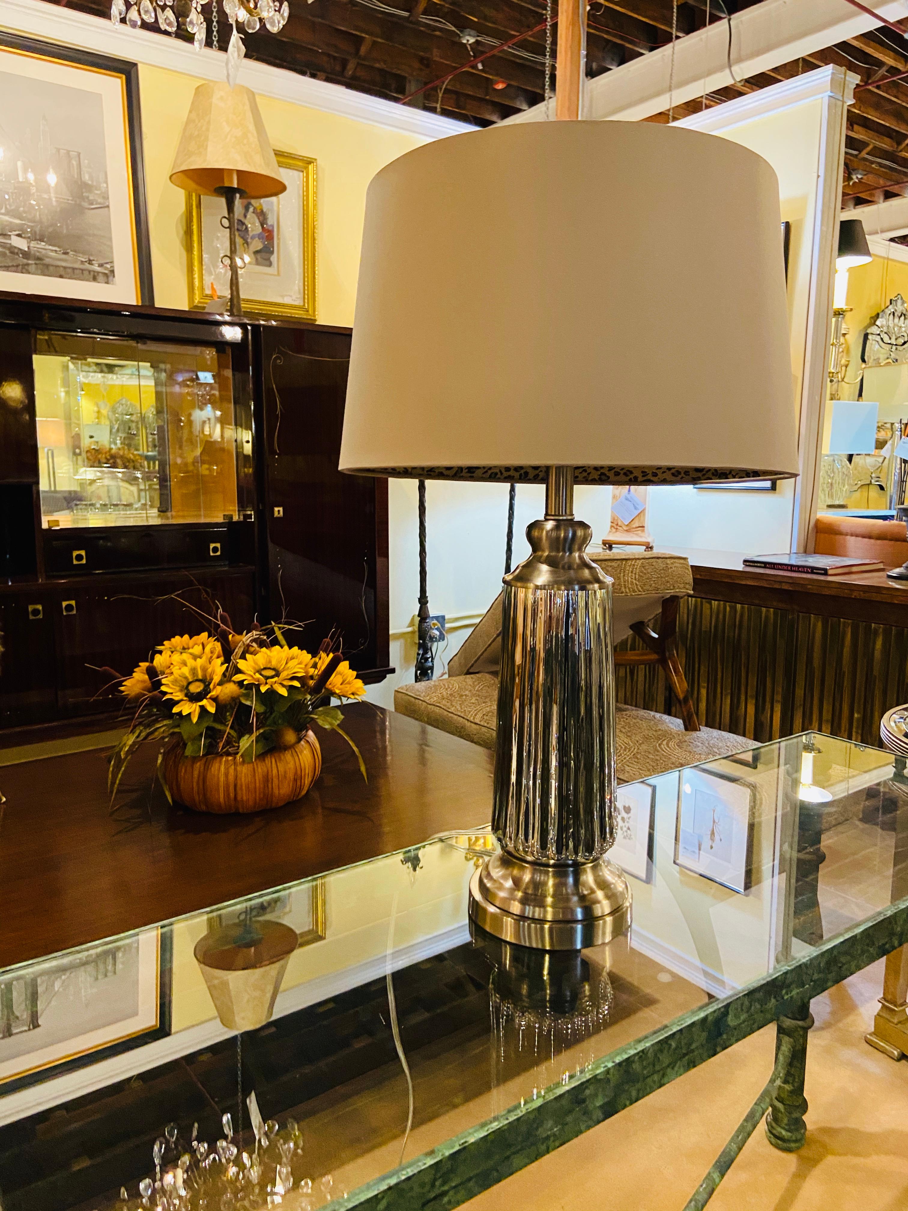 Fin du 20e siècle Lampe de table style moderne du milieu du siècle avec abat-jour personnalisé en vente