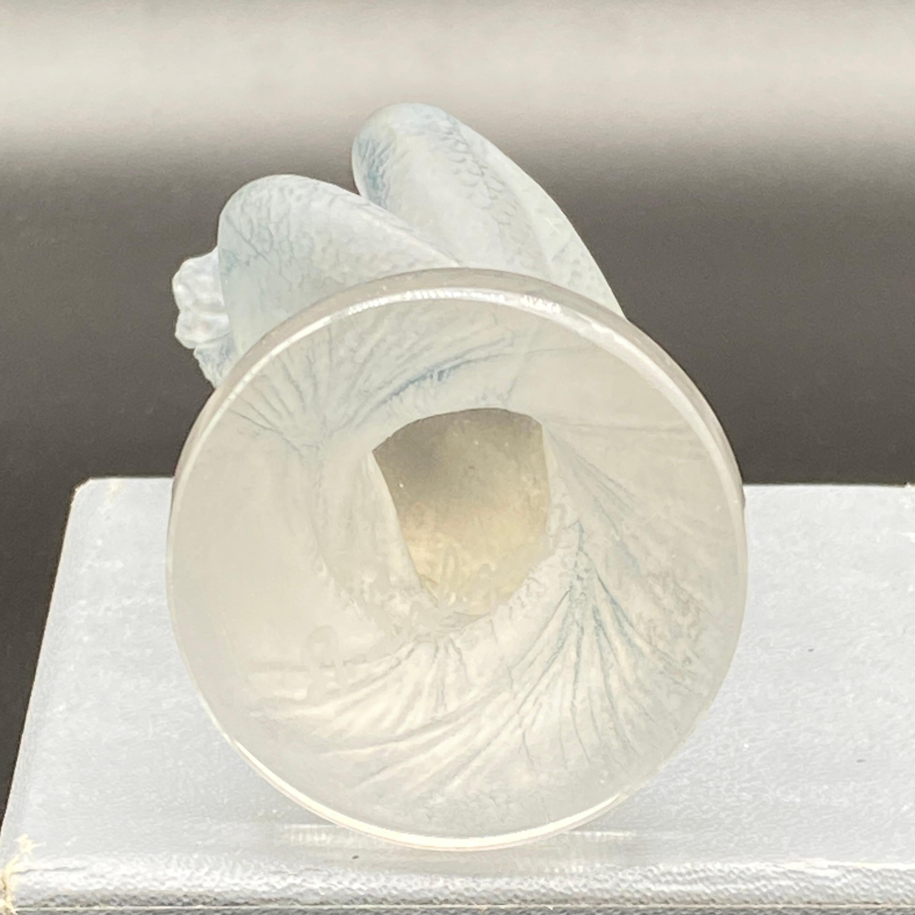 La sirena appartiene alla serie di mascotte per auto che R. Lalique introdusse negli anni Venti.

Dato che l'industria delle auto di lusso stava facendo passi da gigante, gli scultori decisero di adornare i motori delle auto con una statua simbolica