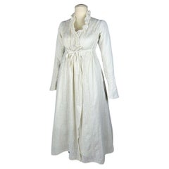 Un abito Merveilleuse Chemise in mussola ricamata proveniente dall'India - Francia C.C. 1795