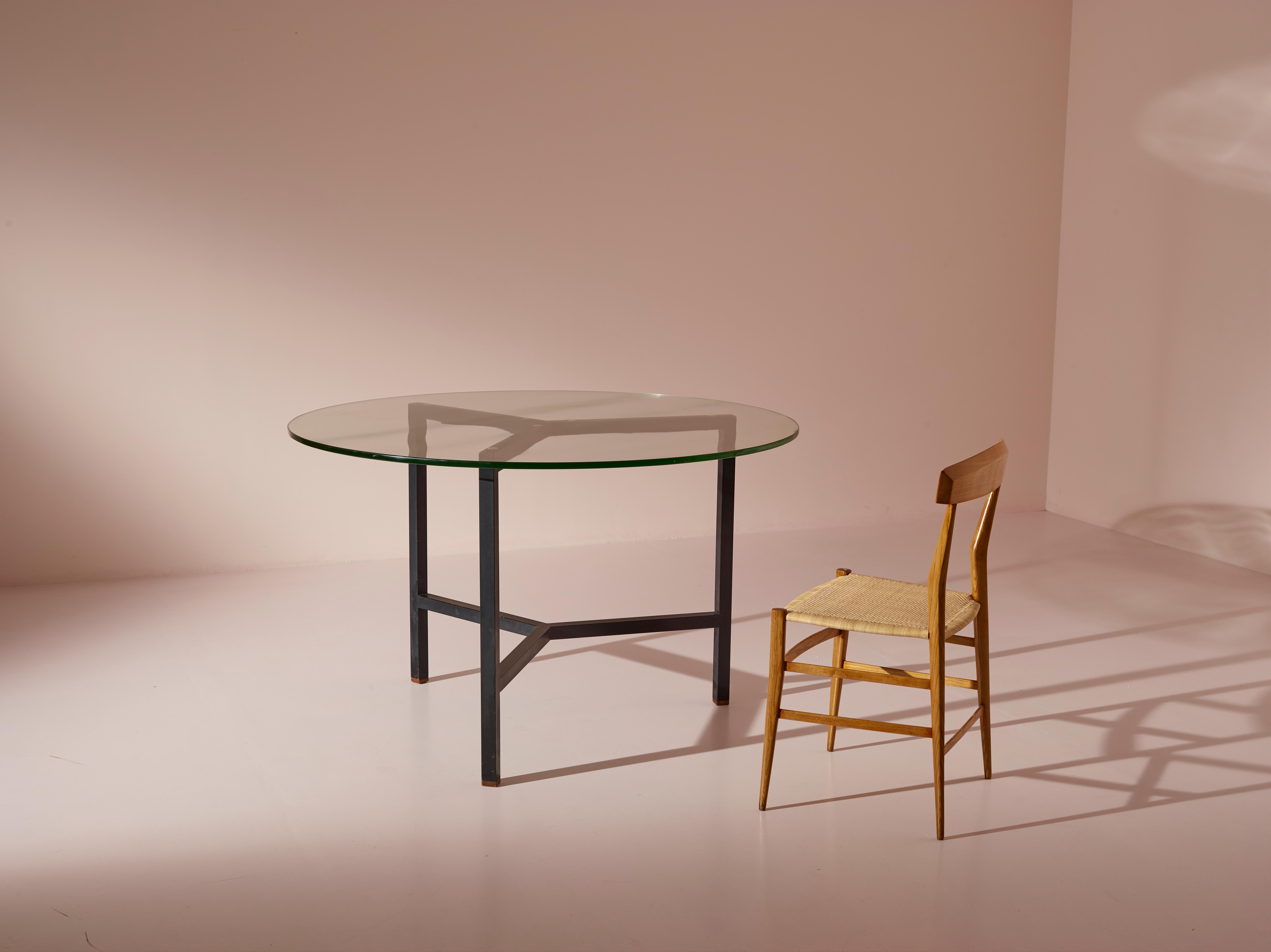 Metal A metal and glass round dining table, Italy, 1950s For Sale