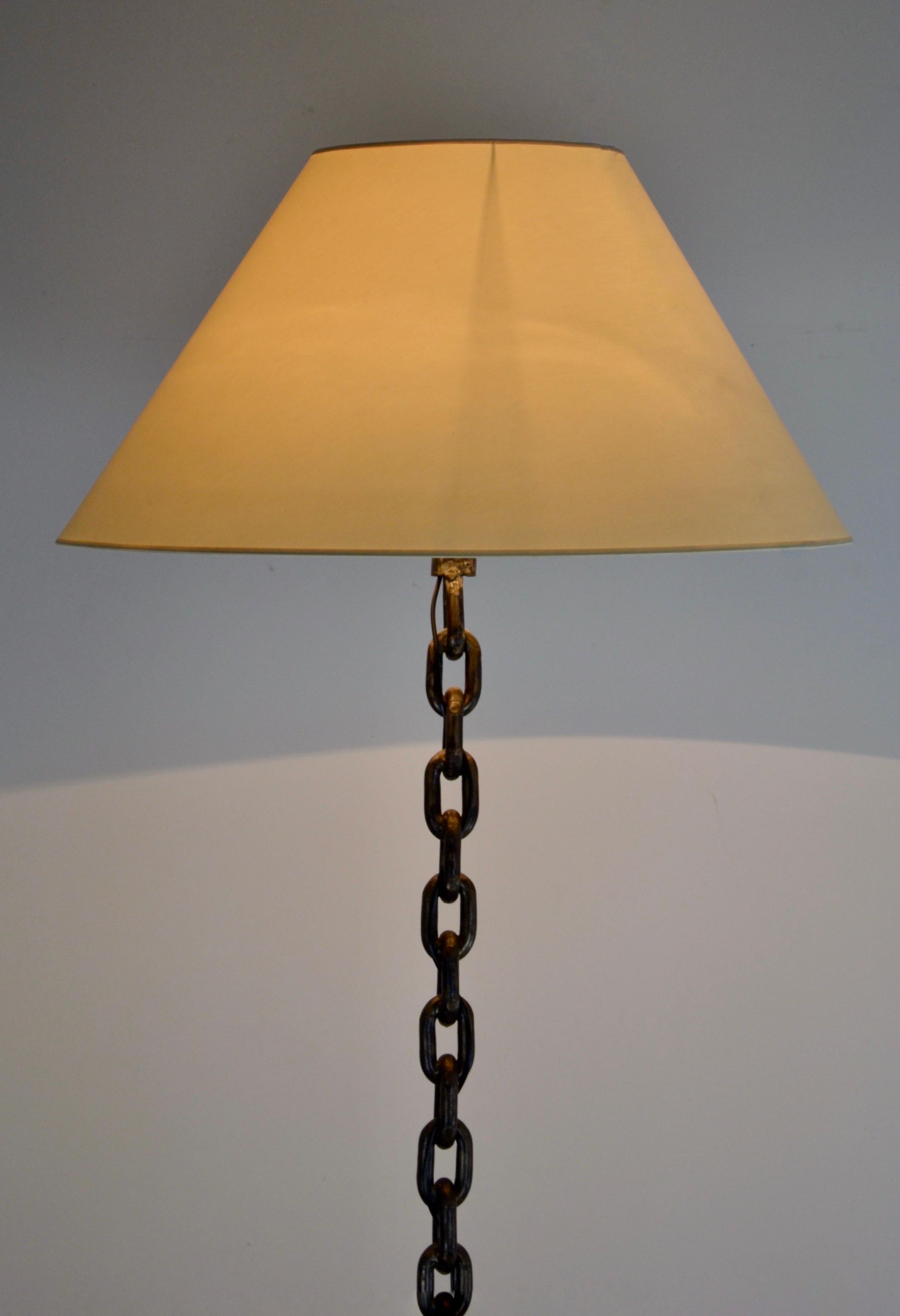 Welded A metal chain floorlamp - France - 1950s For Sale
