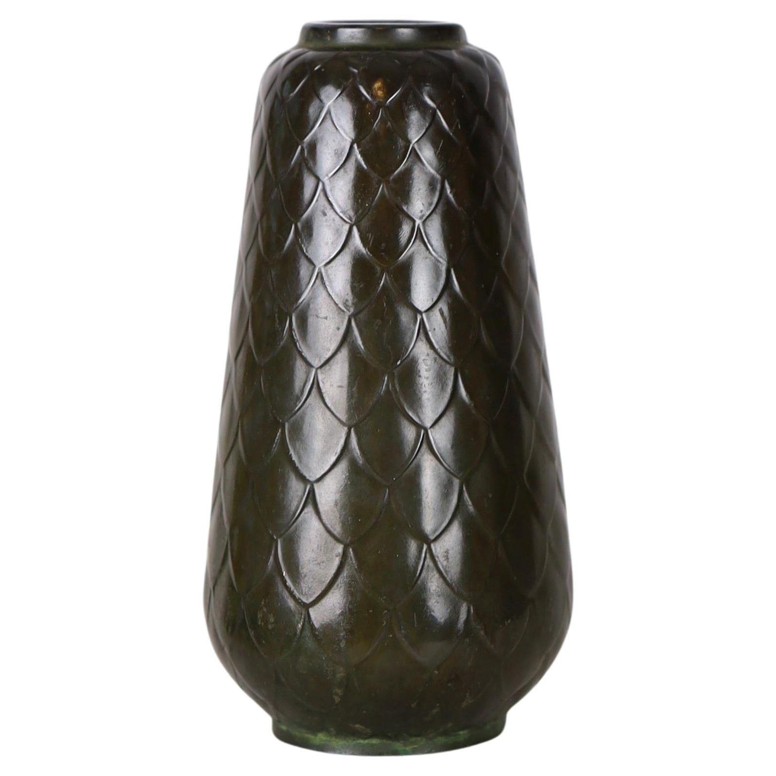 Vase en métal conçu par Ellen Schlanbush pour Just Andersen, années 1940, Danemark