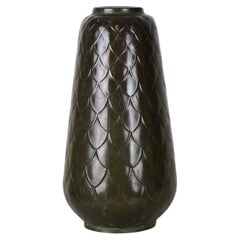 Eine Metallvase, entworfen von Ellen Schlanbush für Just Andersen, 1940er Jahre, Dänemark