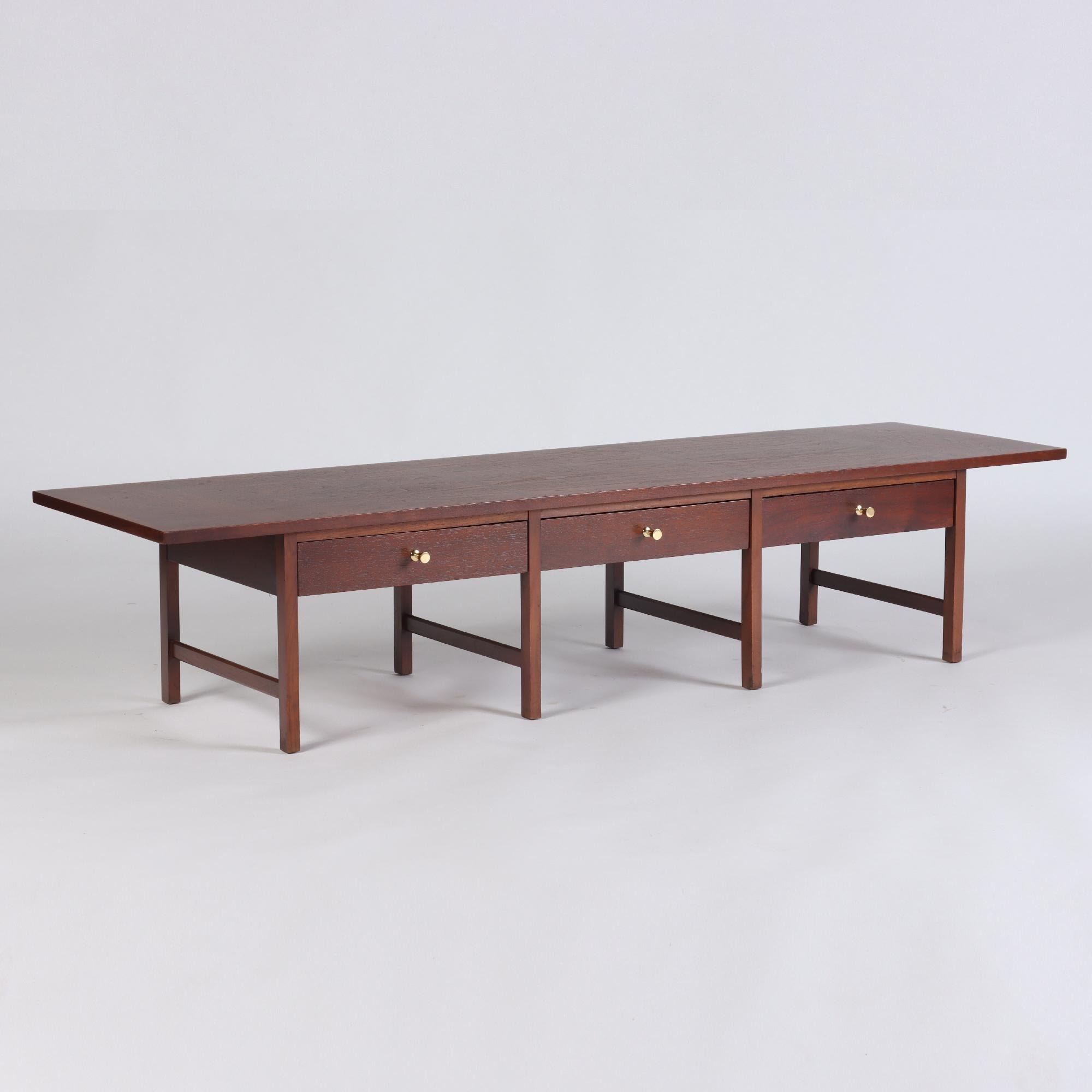 A Mid Century Modern coffee table by Paul McCobb for Calvin Furniture. (1960s).