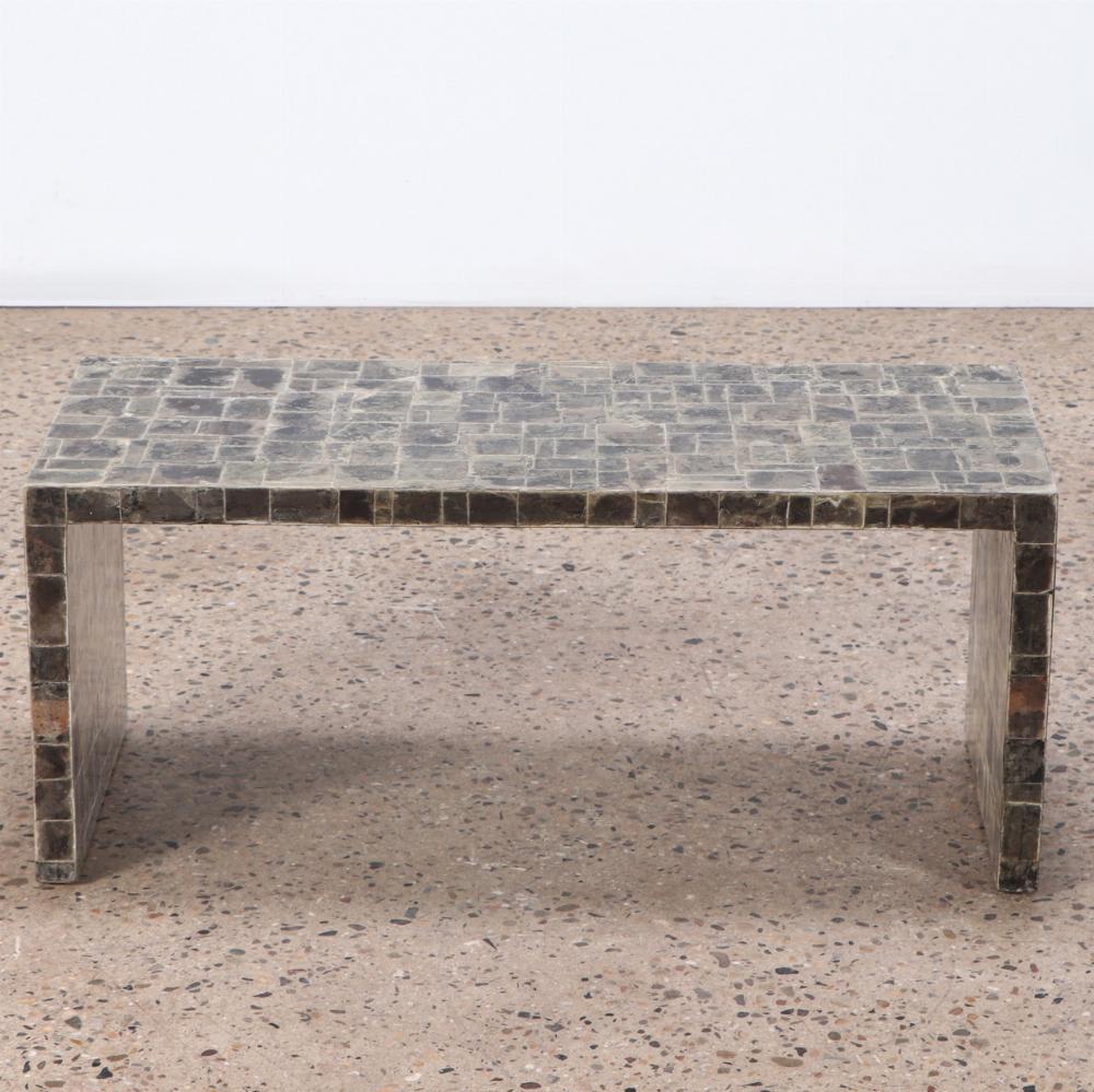 Ein mit Glimmer überzogener Wasserfall-Couchtisch. (Argentinisch) im Angebot