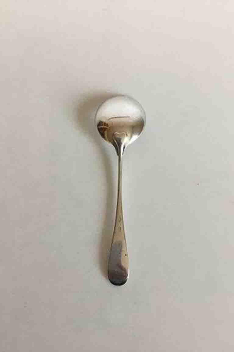 A. Michelsen Ida jam spoon in sterling silver. 

Measures 15 cm / 5 29/32 in.
 