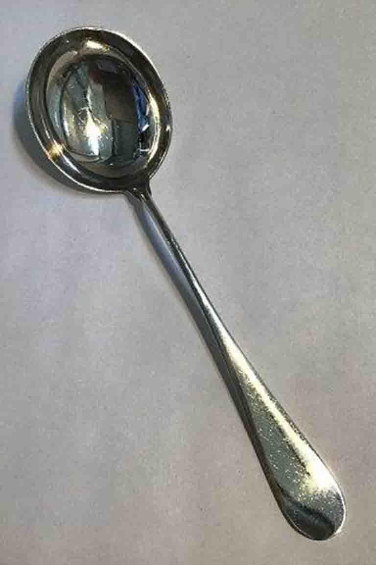 A. Michelsen Ida serving spoon in sterling silver 

Measures 20.6 cm/8.11 in.
 