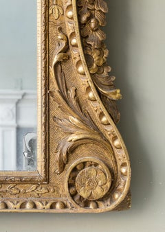 Miroir à trumeau en bois doré sculpté du milieu du XVIIIe siècle