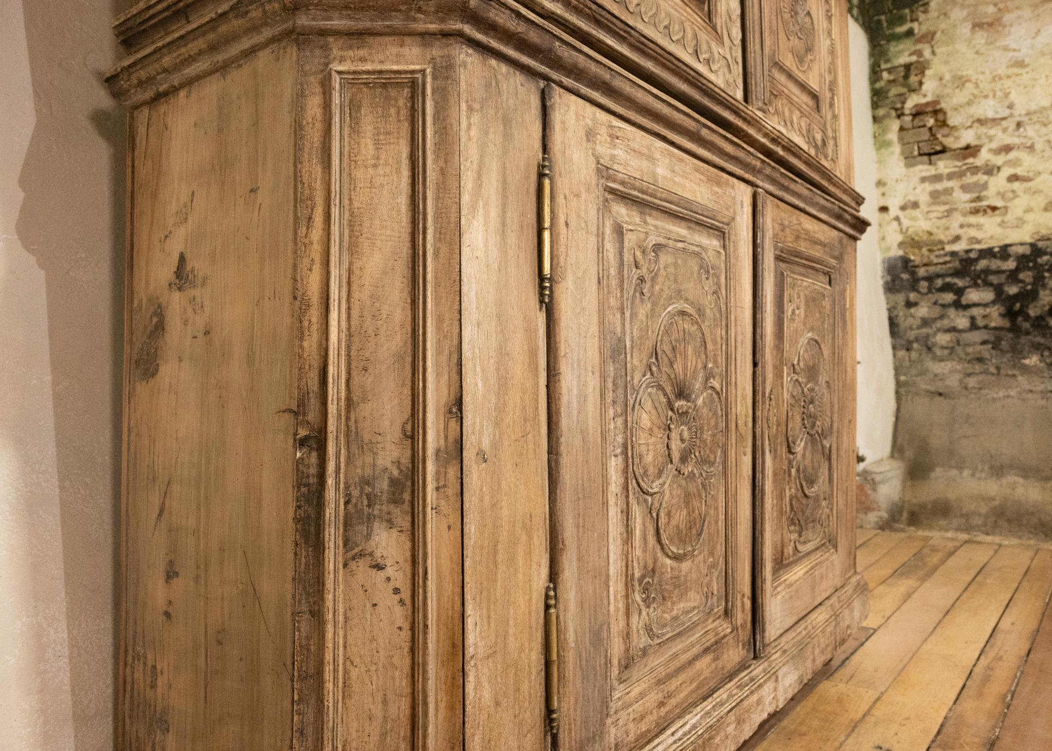 18th Century Rustic French Walnut Buffet Du Corps - Cabinet For Sale 5