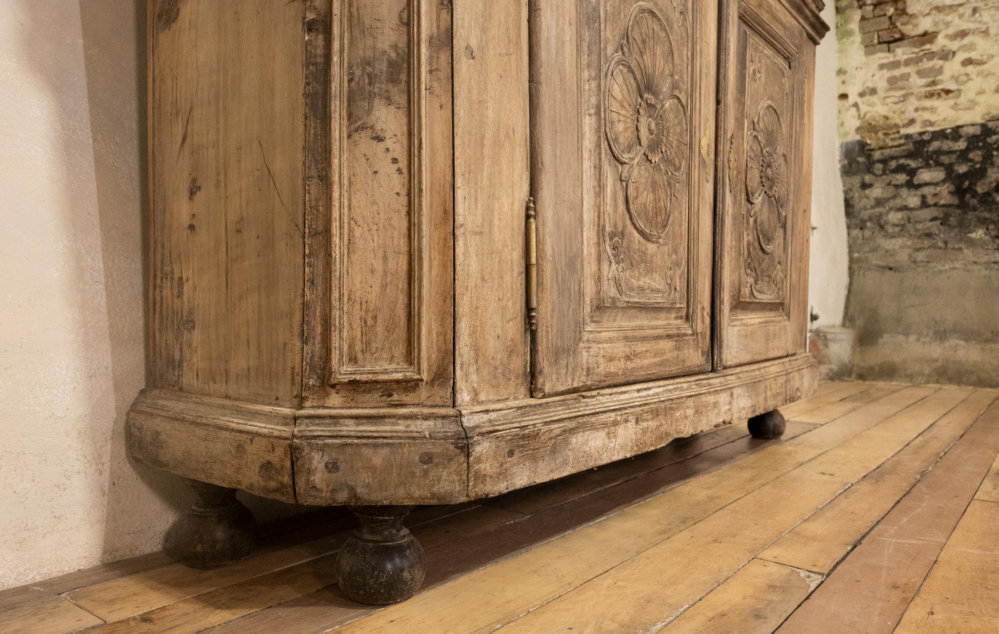 18th Century Rustic French Walnut Buffet Du Corps - Cabinet For Sale 6