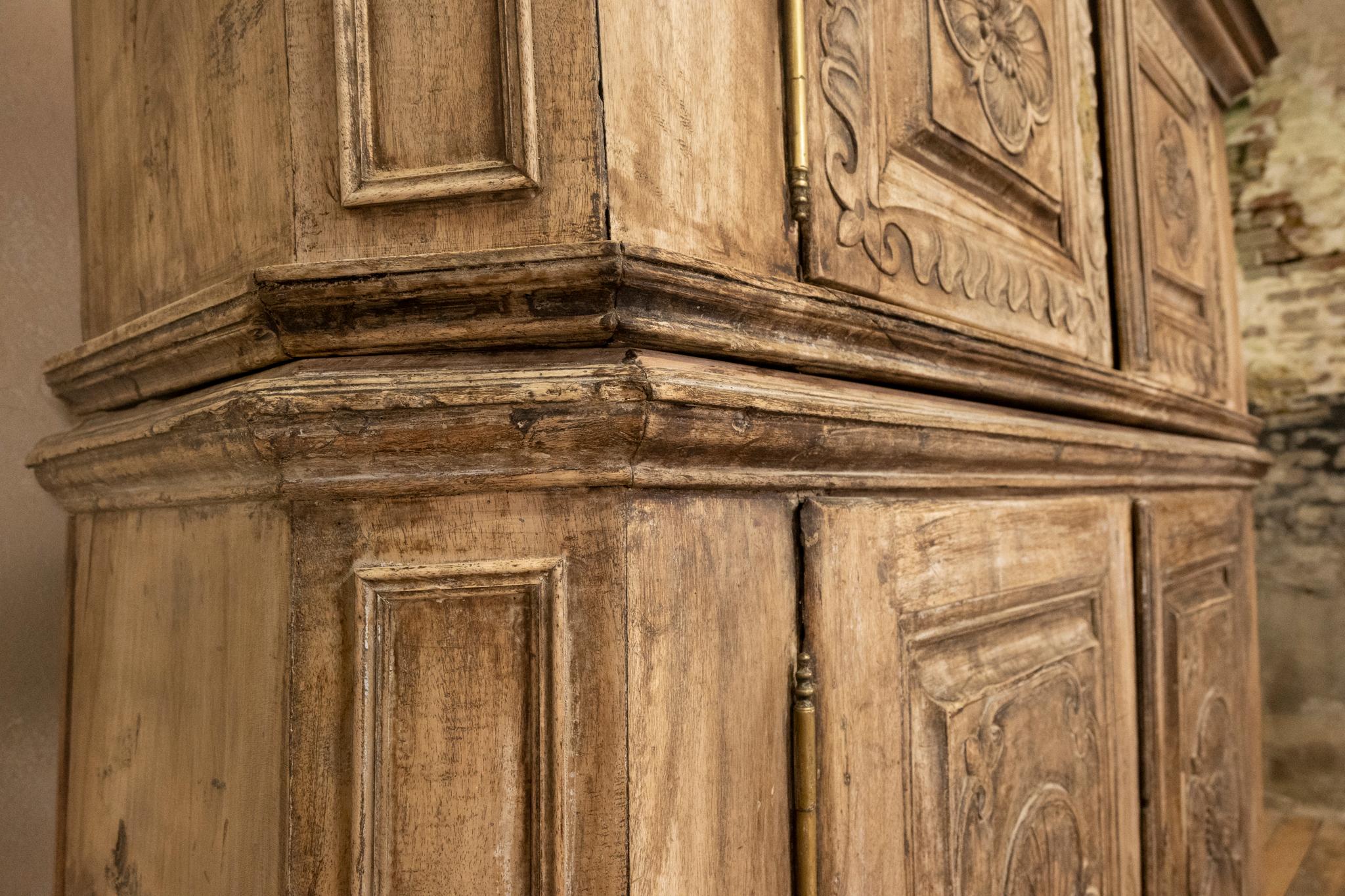18th Century Rustic French Walnut Buffet Du Corps - Cabinet For Sale 1